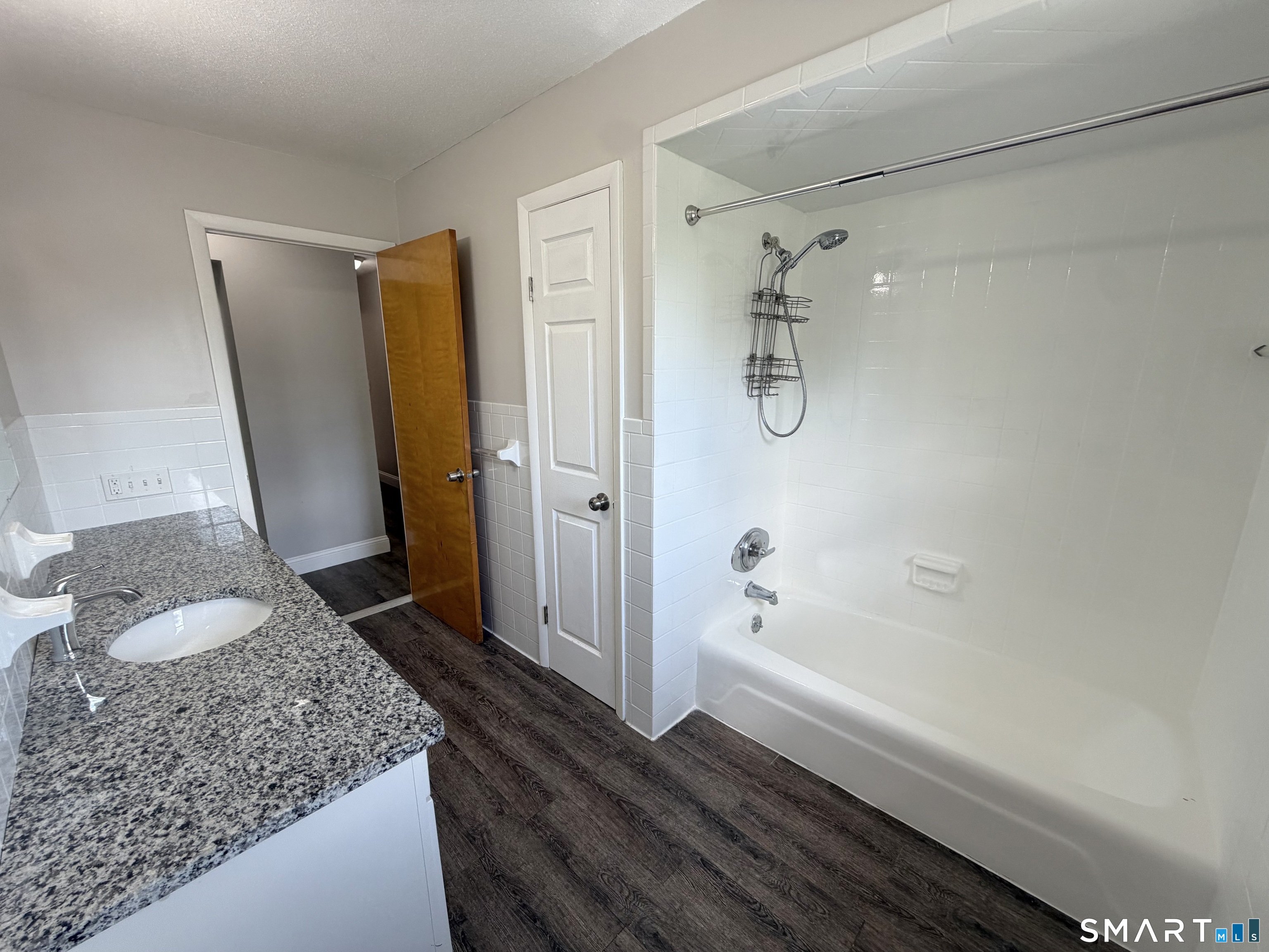 348 Oak Street photo 25