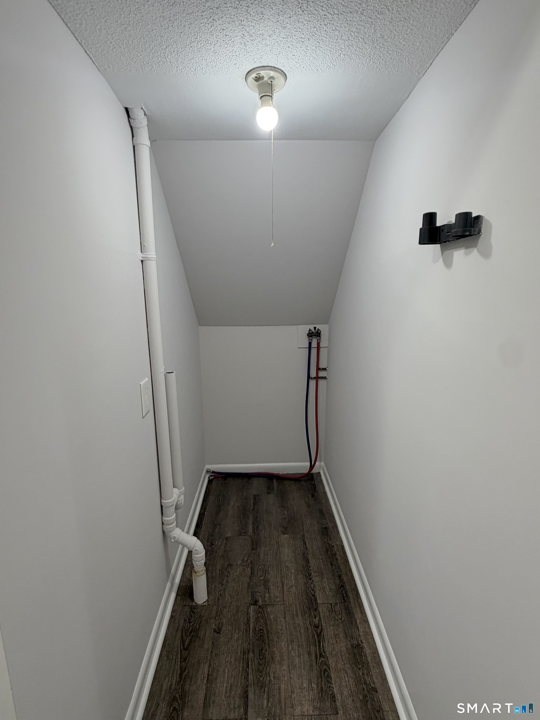 348 Oak Street photo 15
