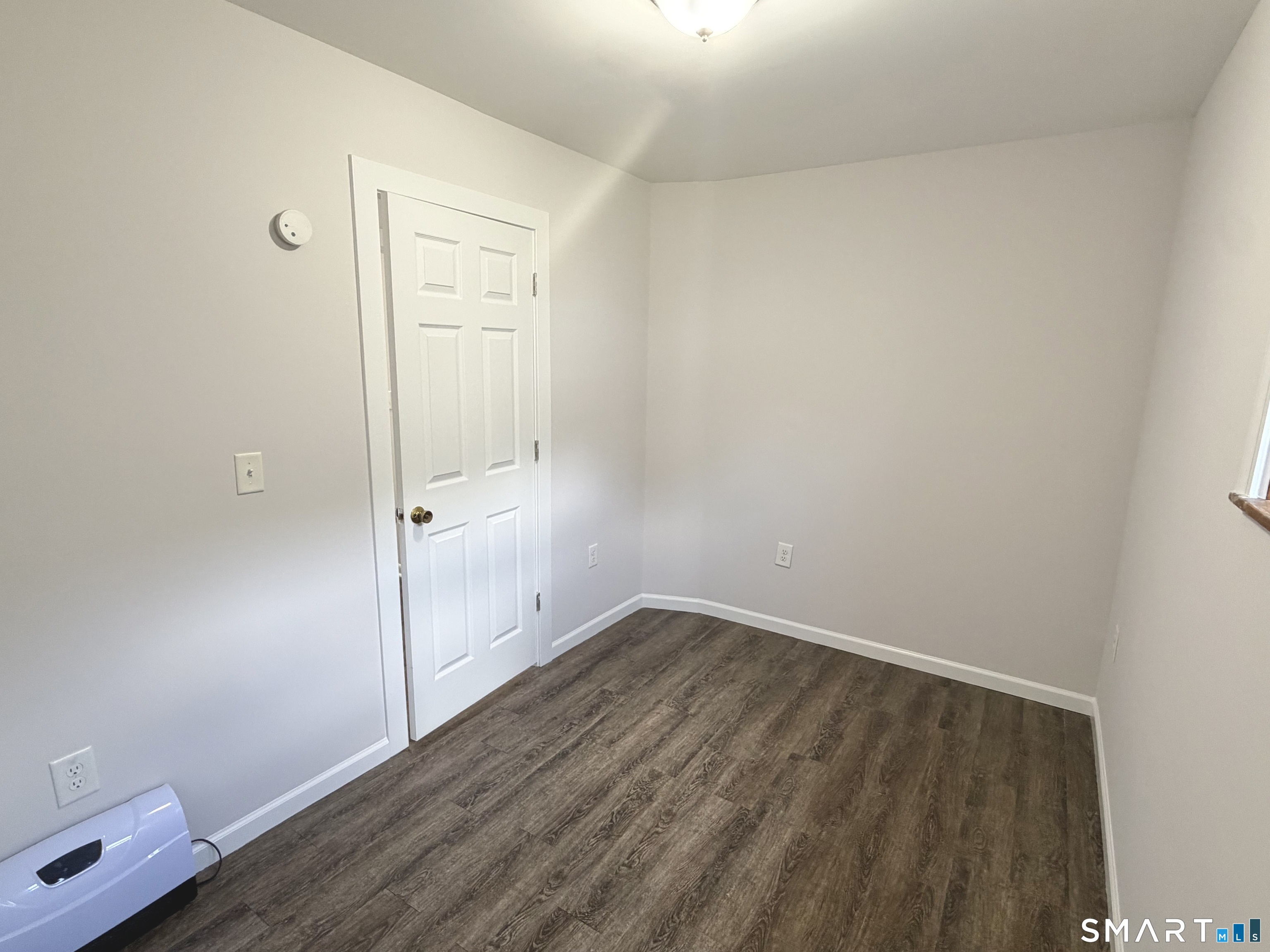 348 Oak Street photo 17