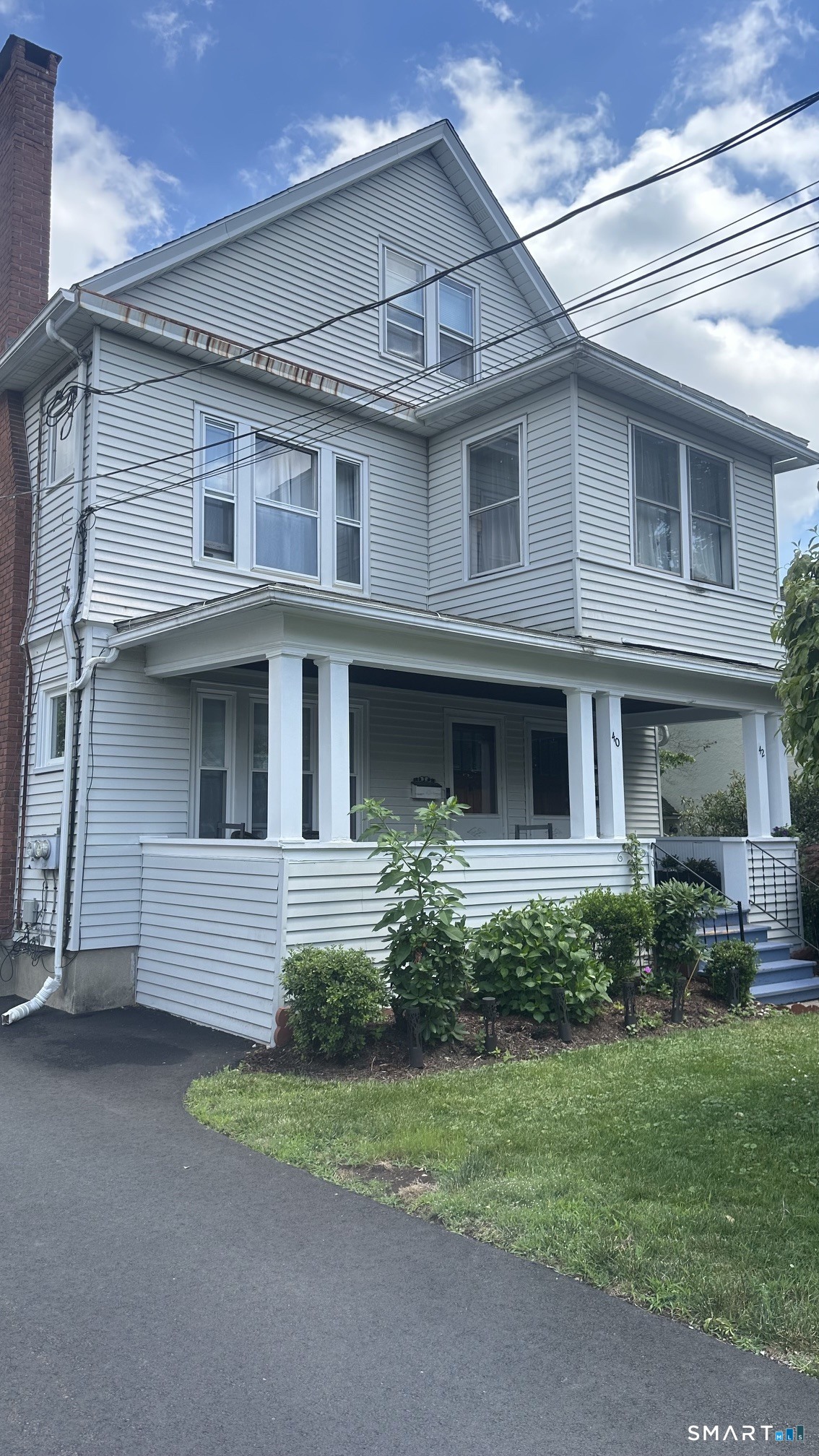 40 Quaker Lane South