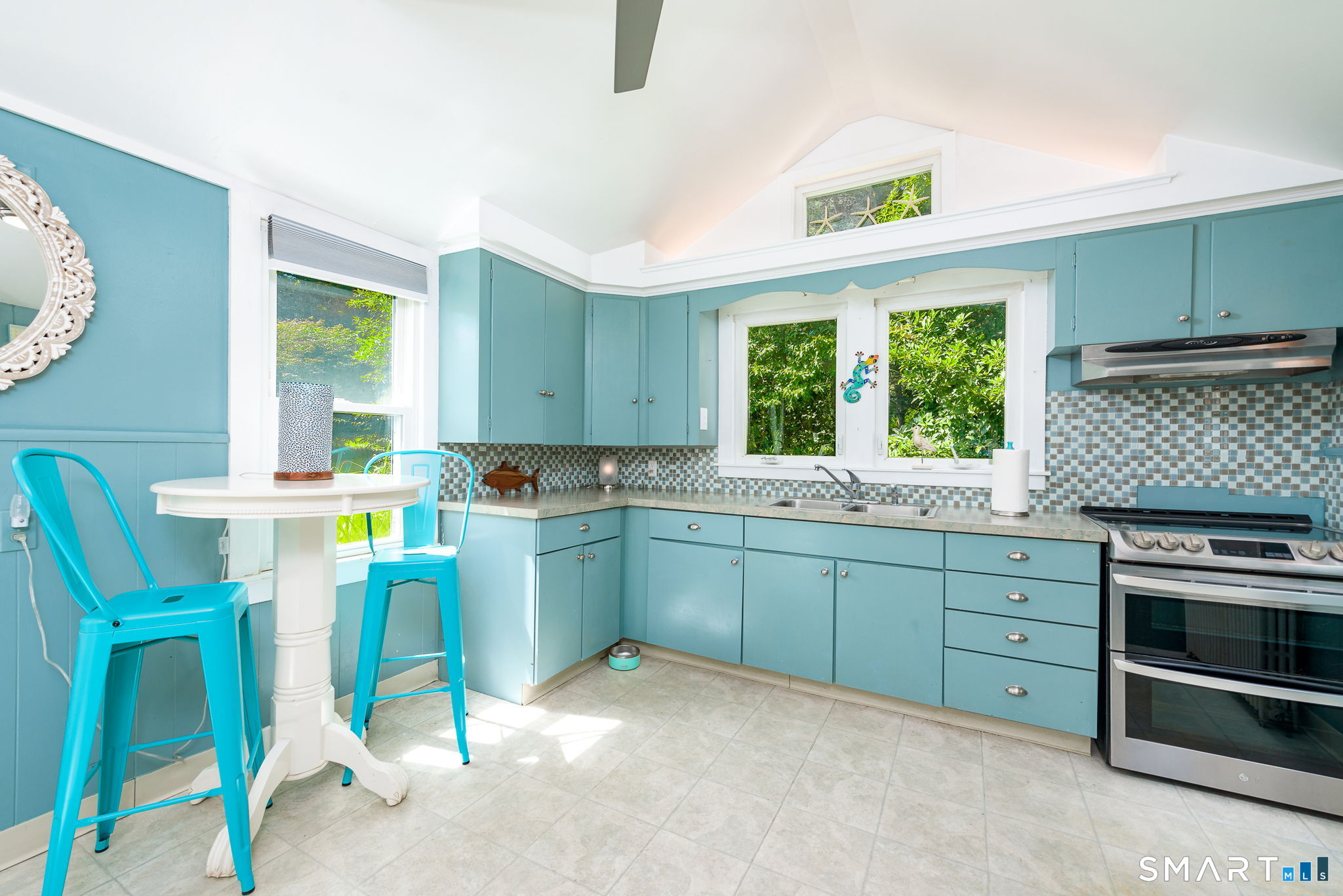 70 Browns Lane photo 10