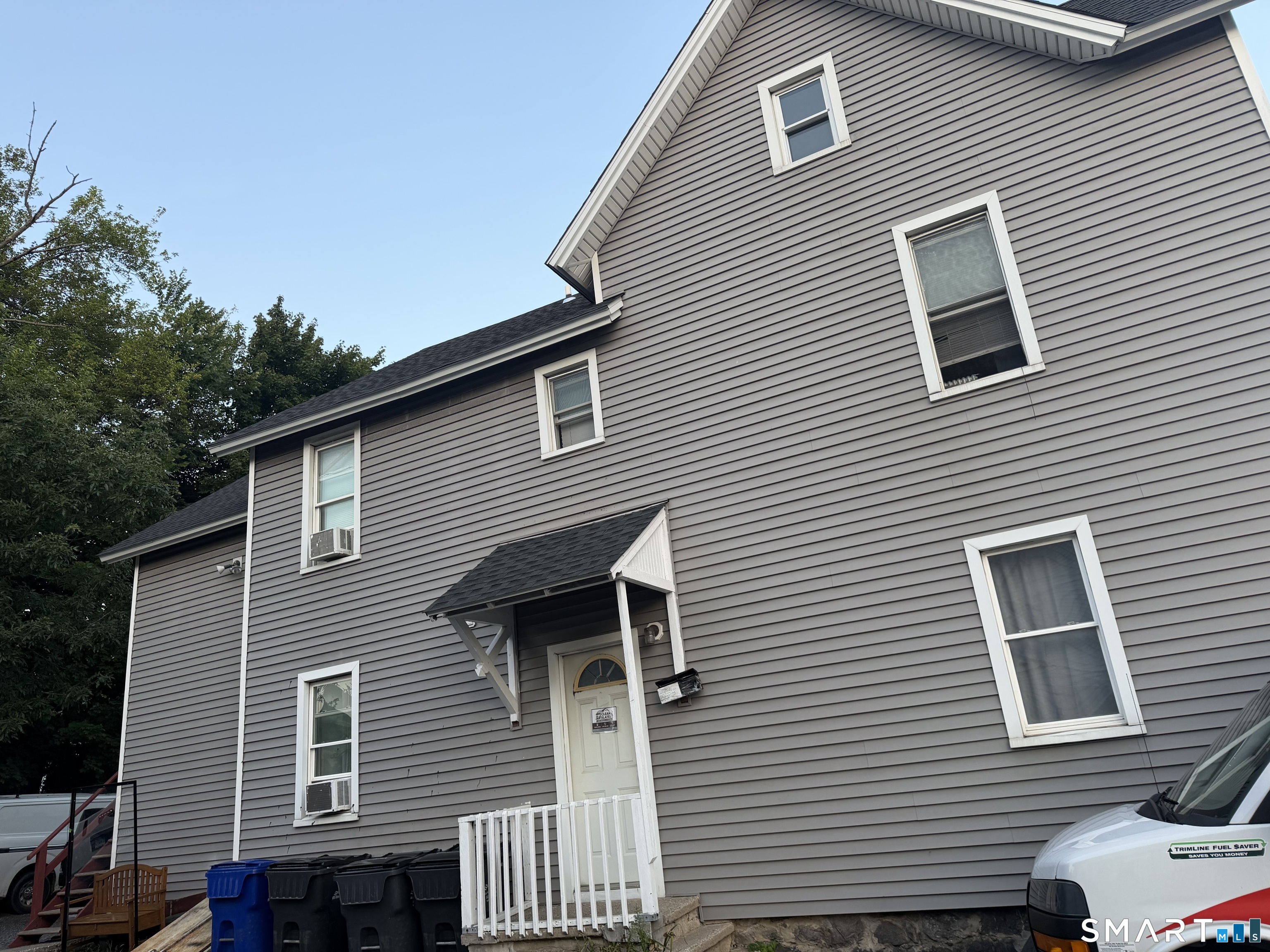 31 Maple Avenue photo 2