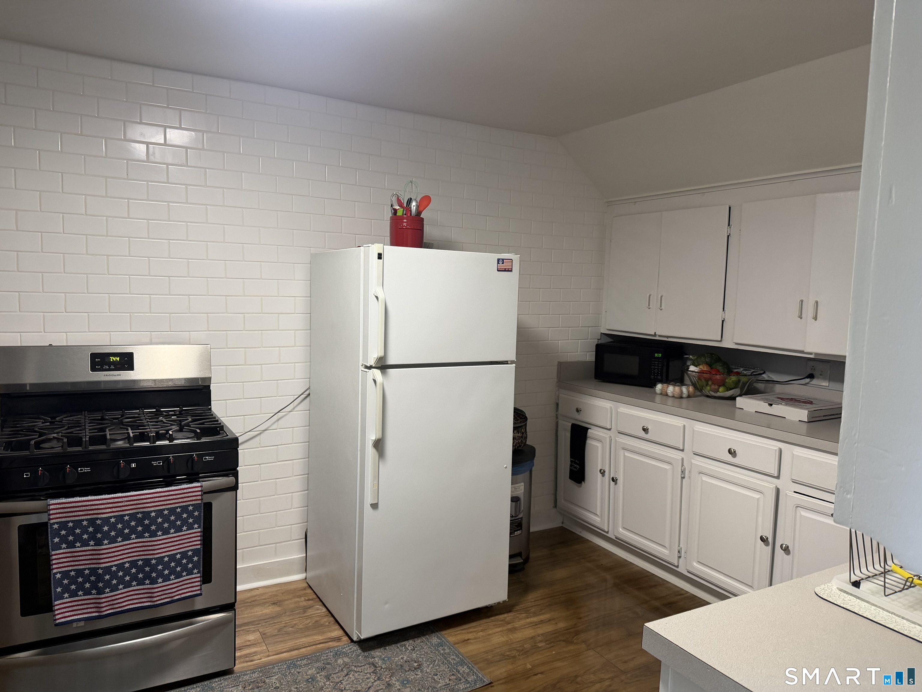31 Maple Avenue photo 8