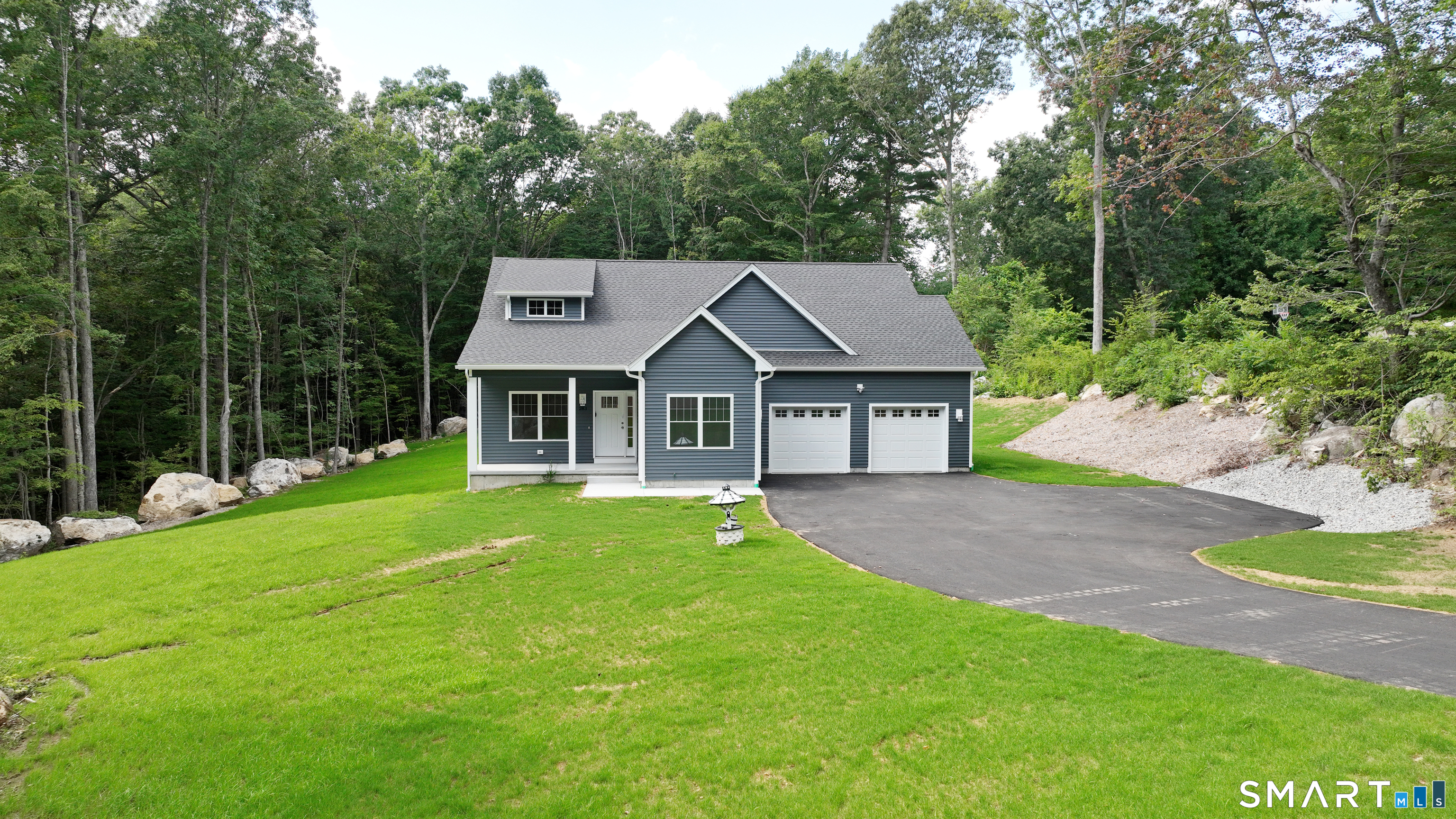 283 Windham Avenue photo 32