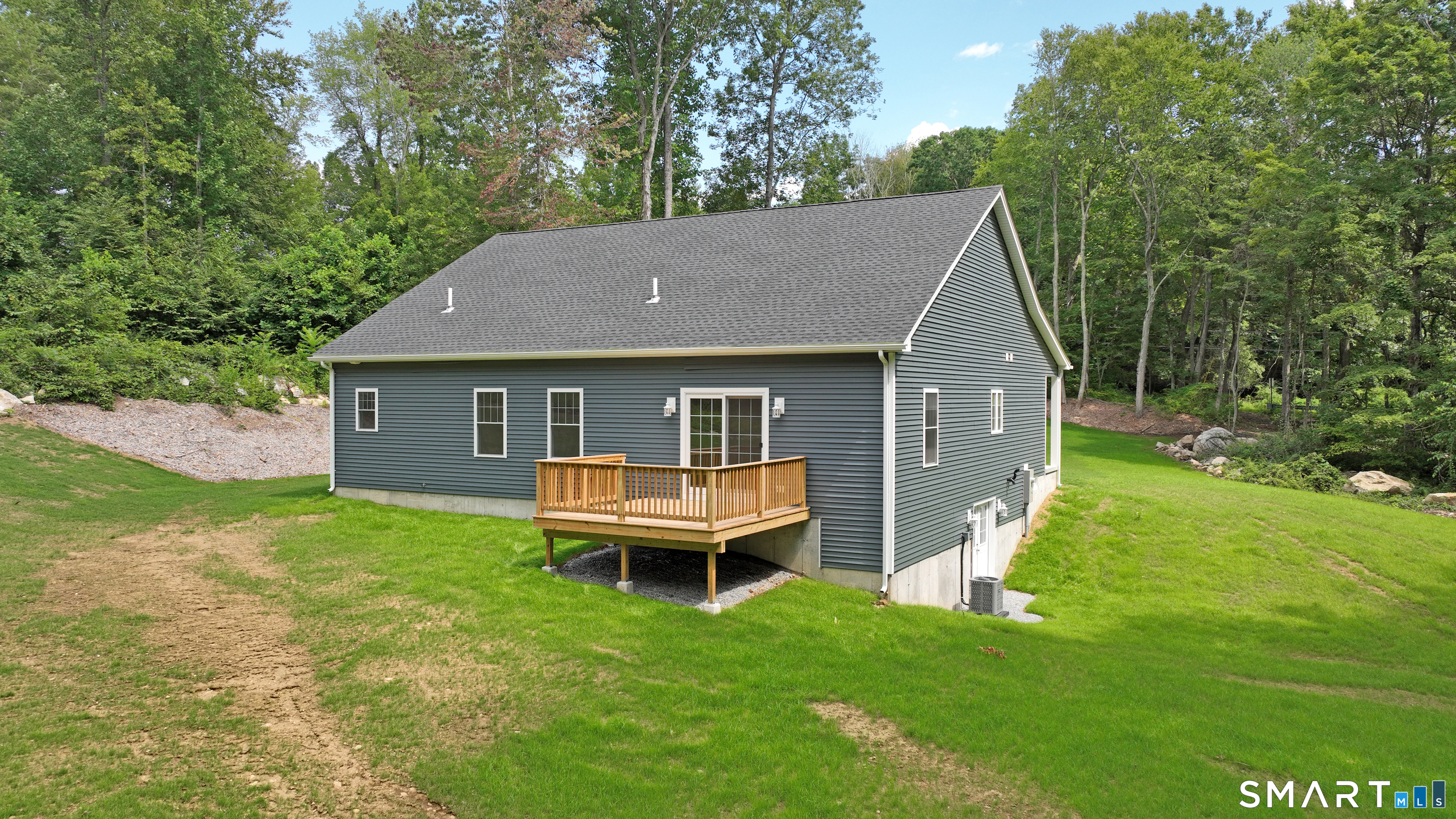 283 Windham Avenue photo 36