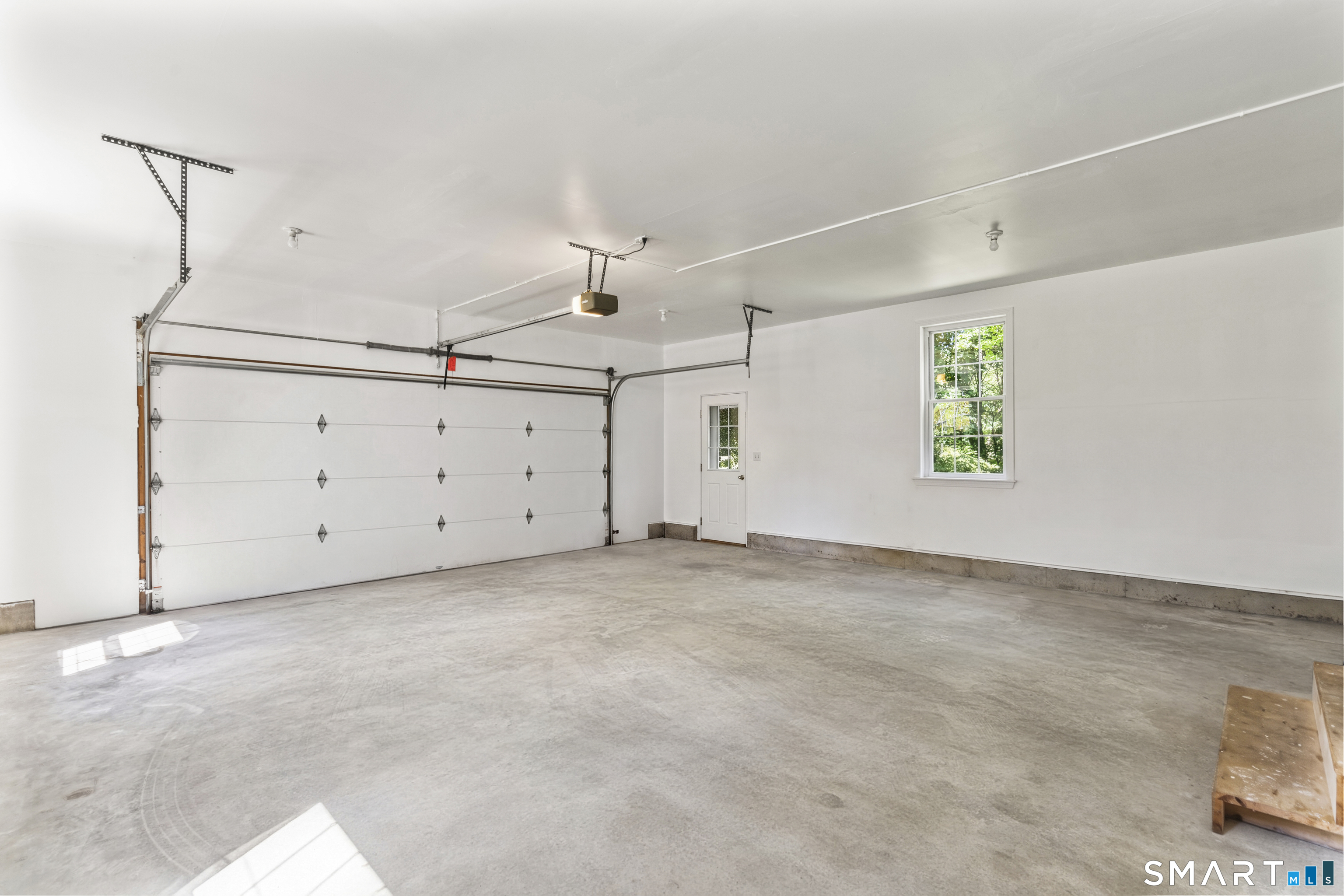 264 Trumbull Highway photo 23