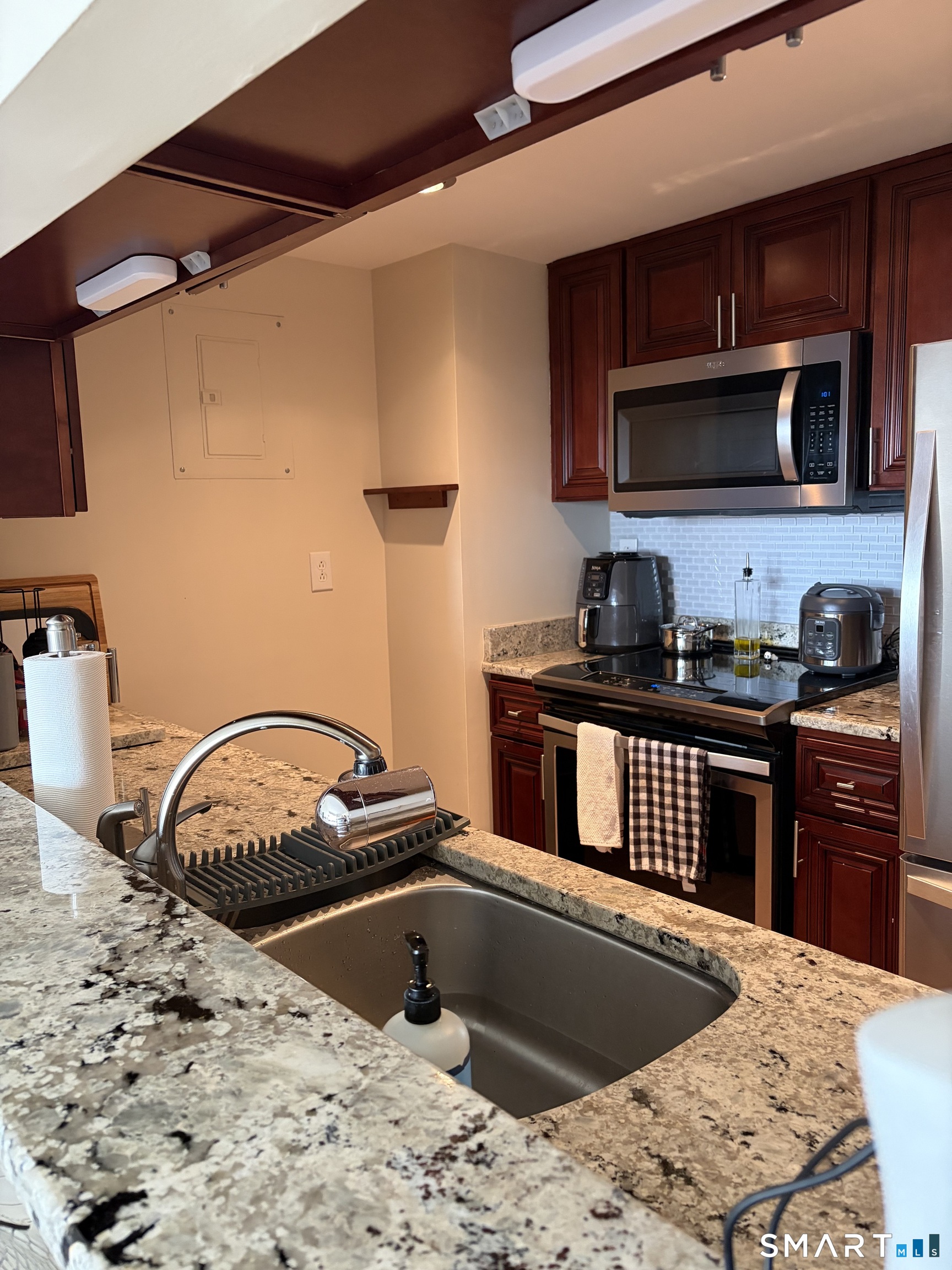 127 Greyrock Place, Stamford, Connecticut photo 3