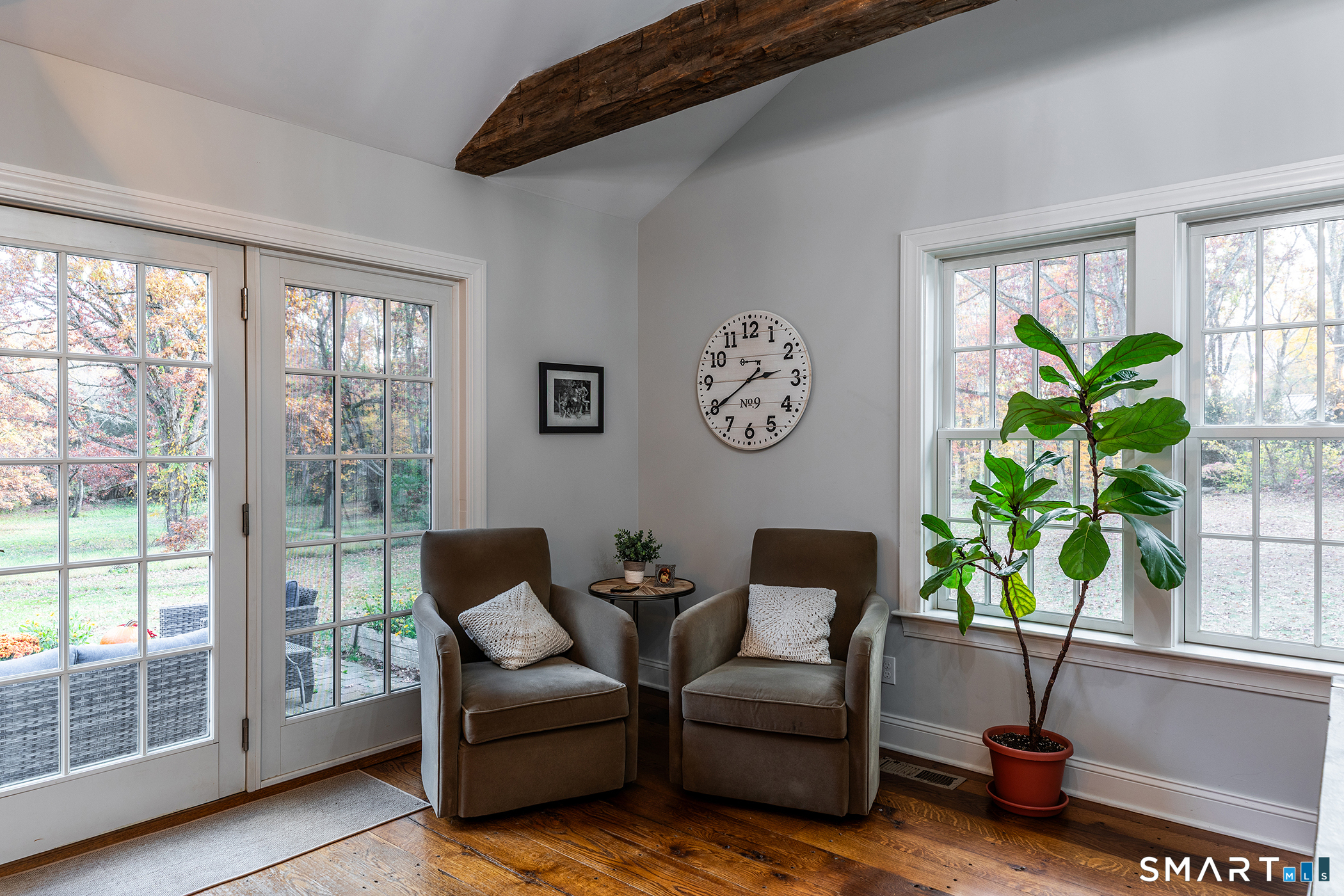 255 Woodbury Road photo 7
