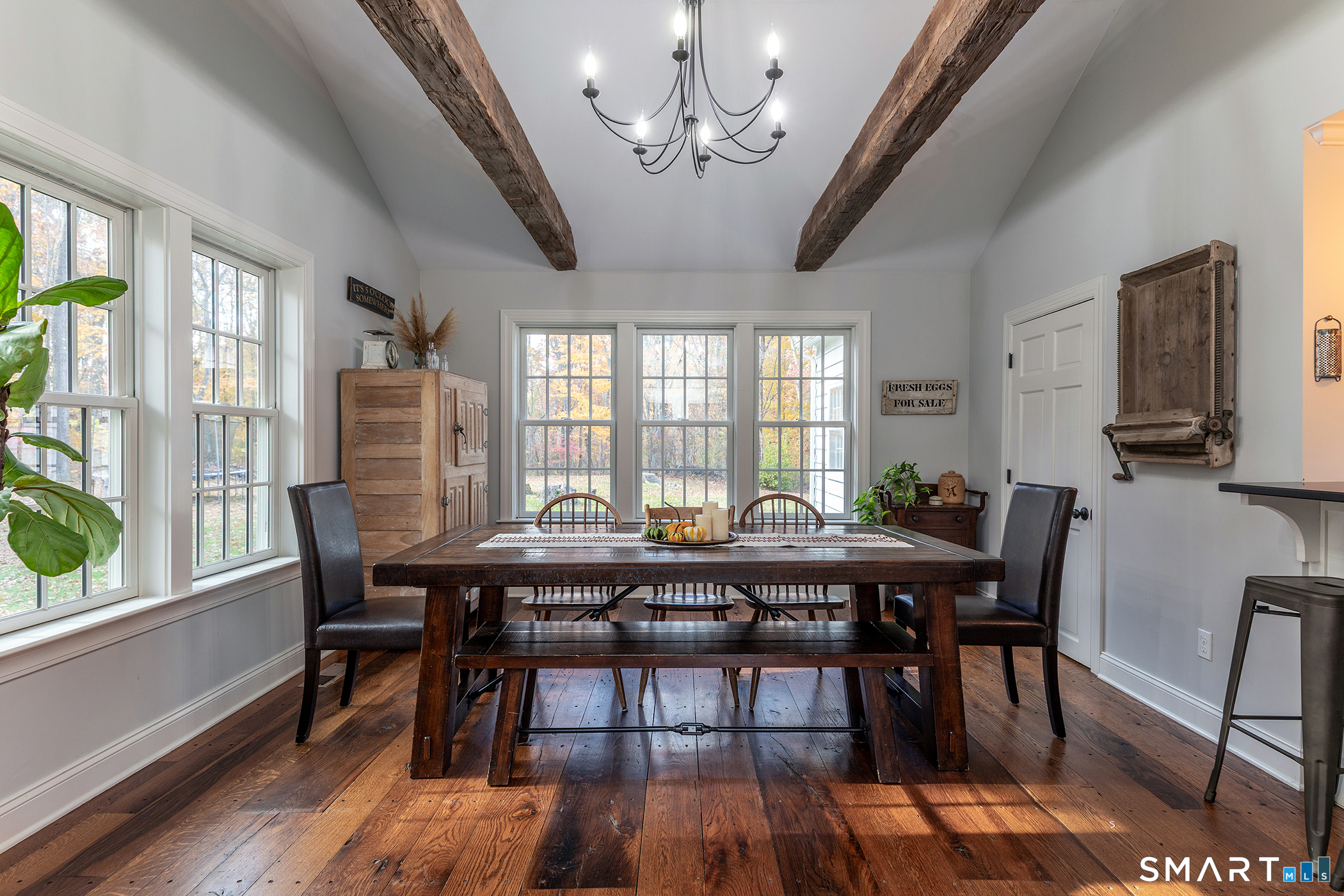 255 Woodbury Road photo 5