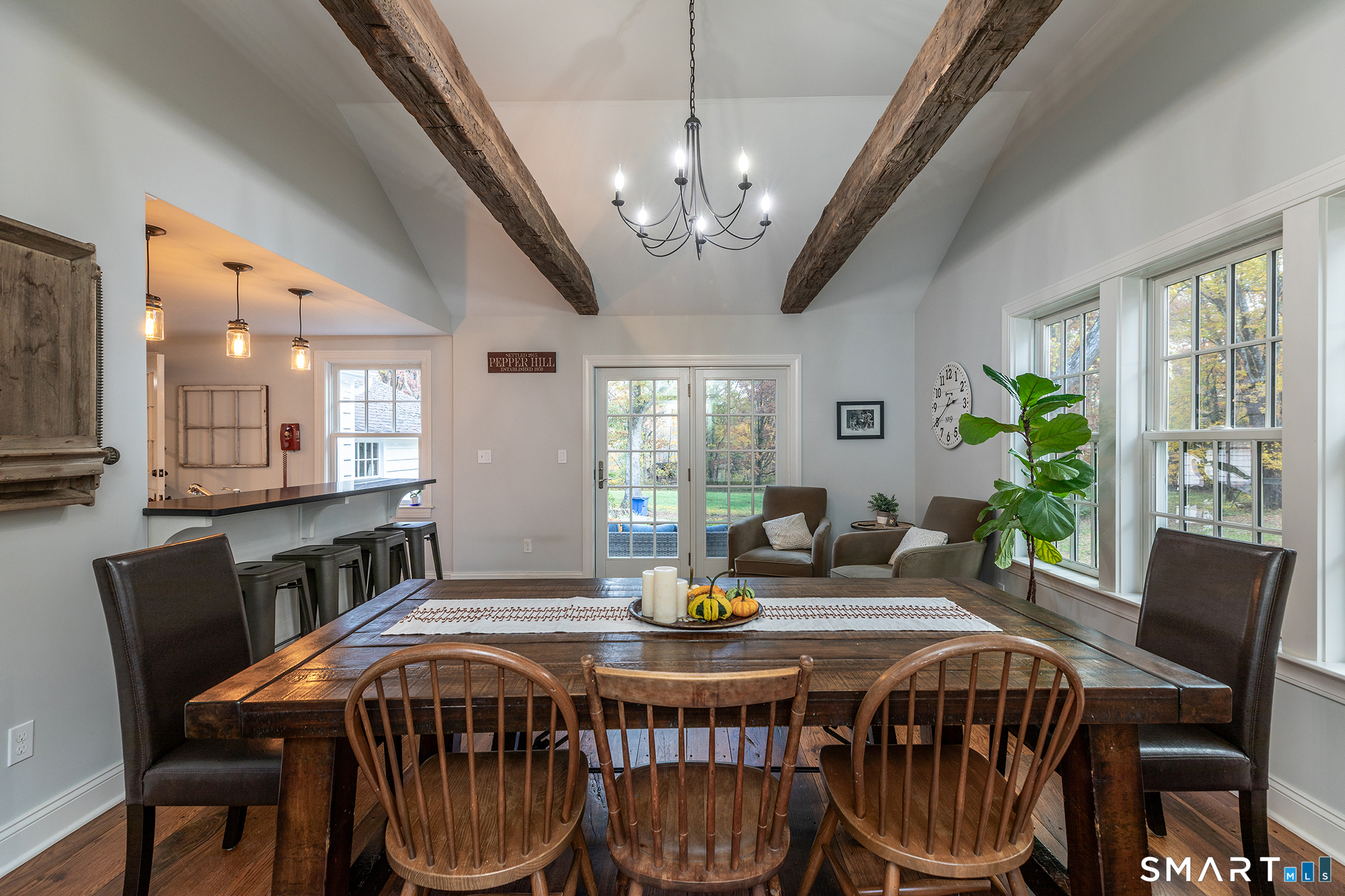 255 Woodbury Road photo 6