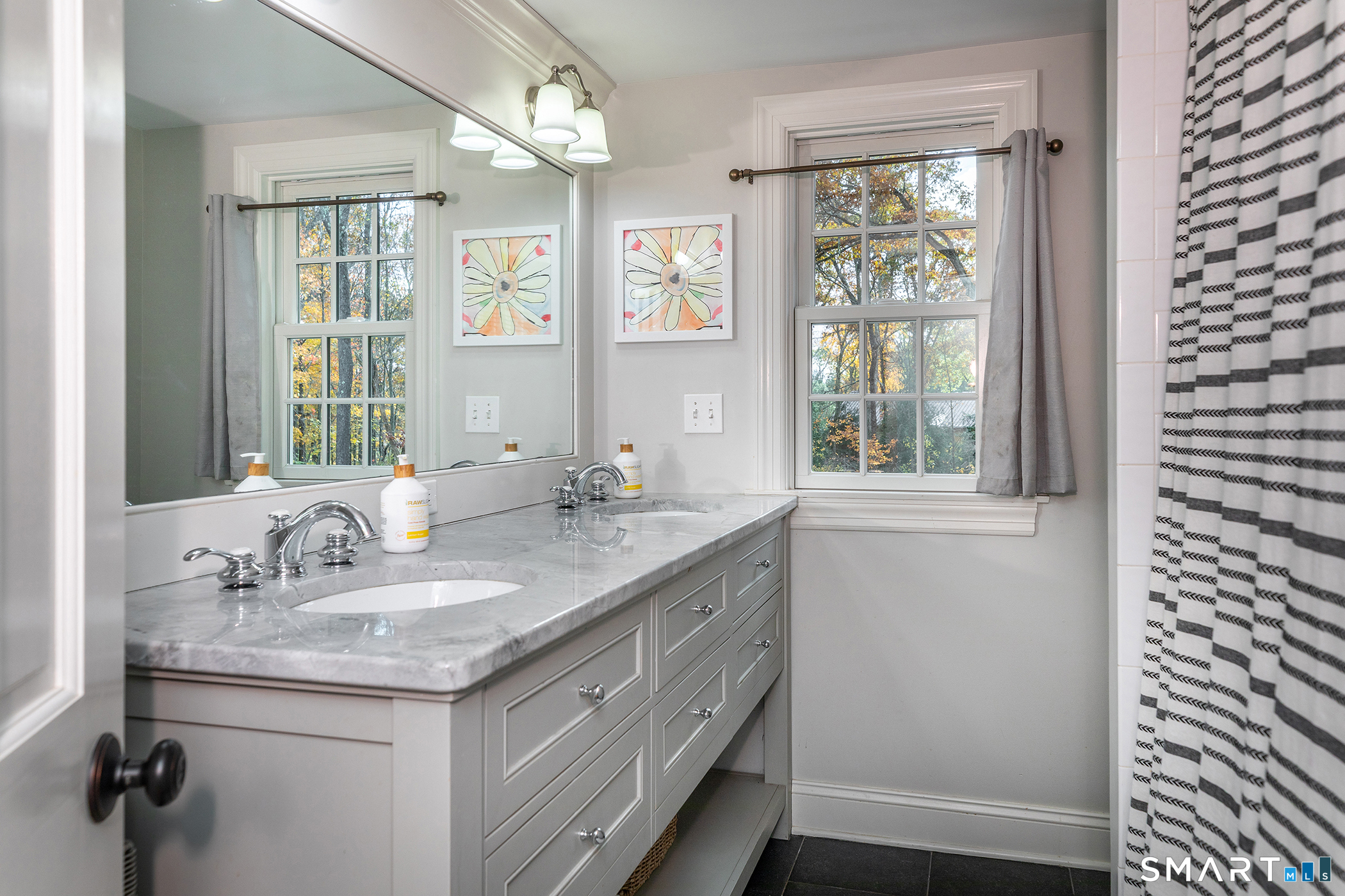 255 Woodbury Road photo 17
