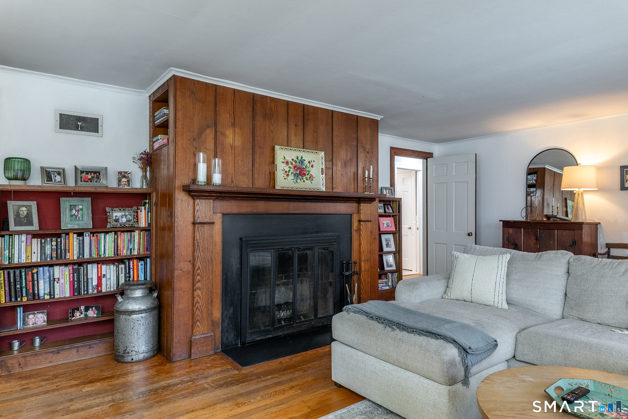 255 Woodbury Road photo 4