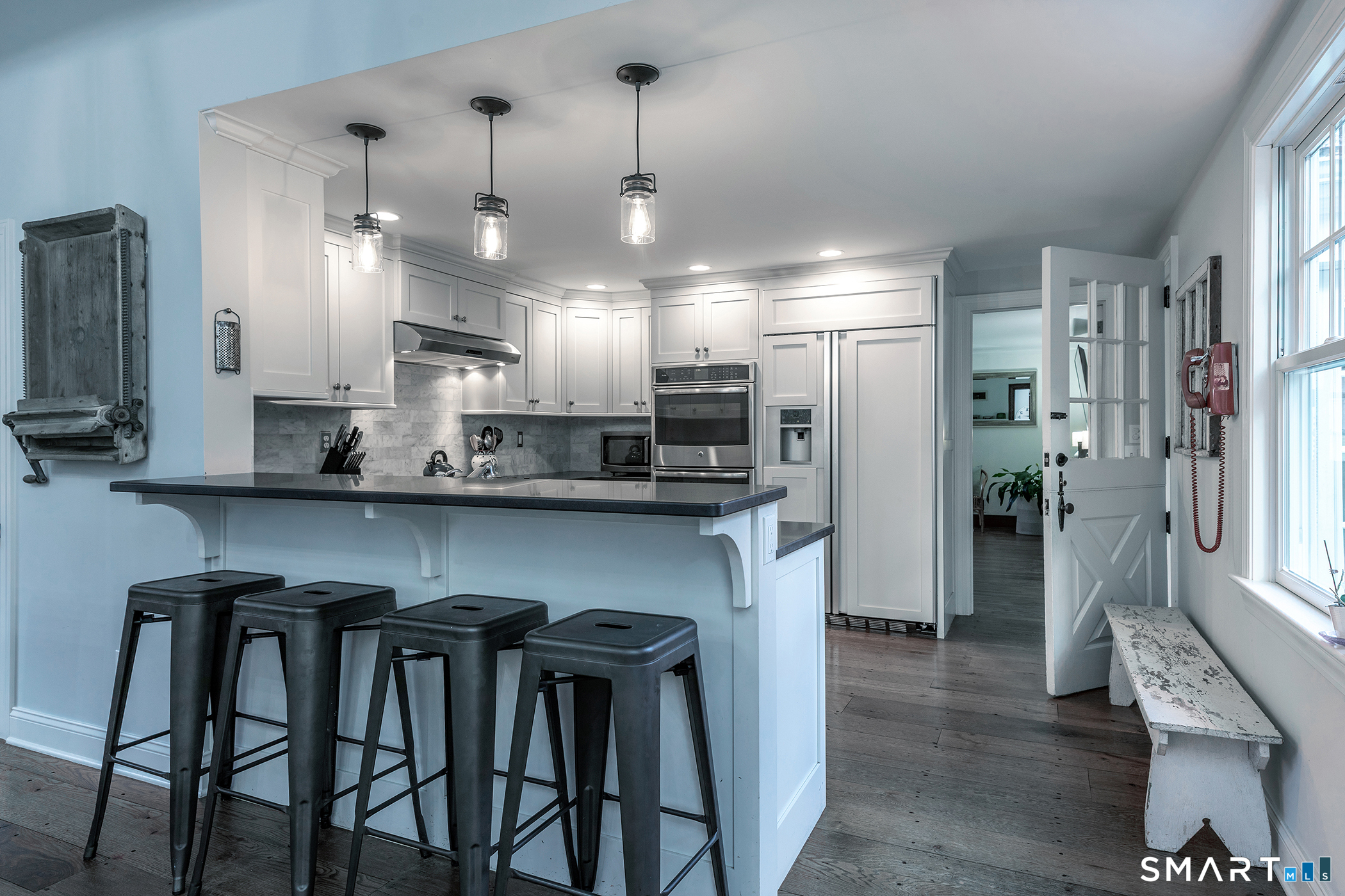 255 Woodbury Road photo 8