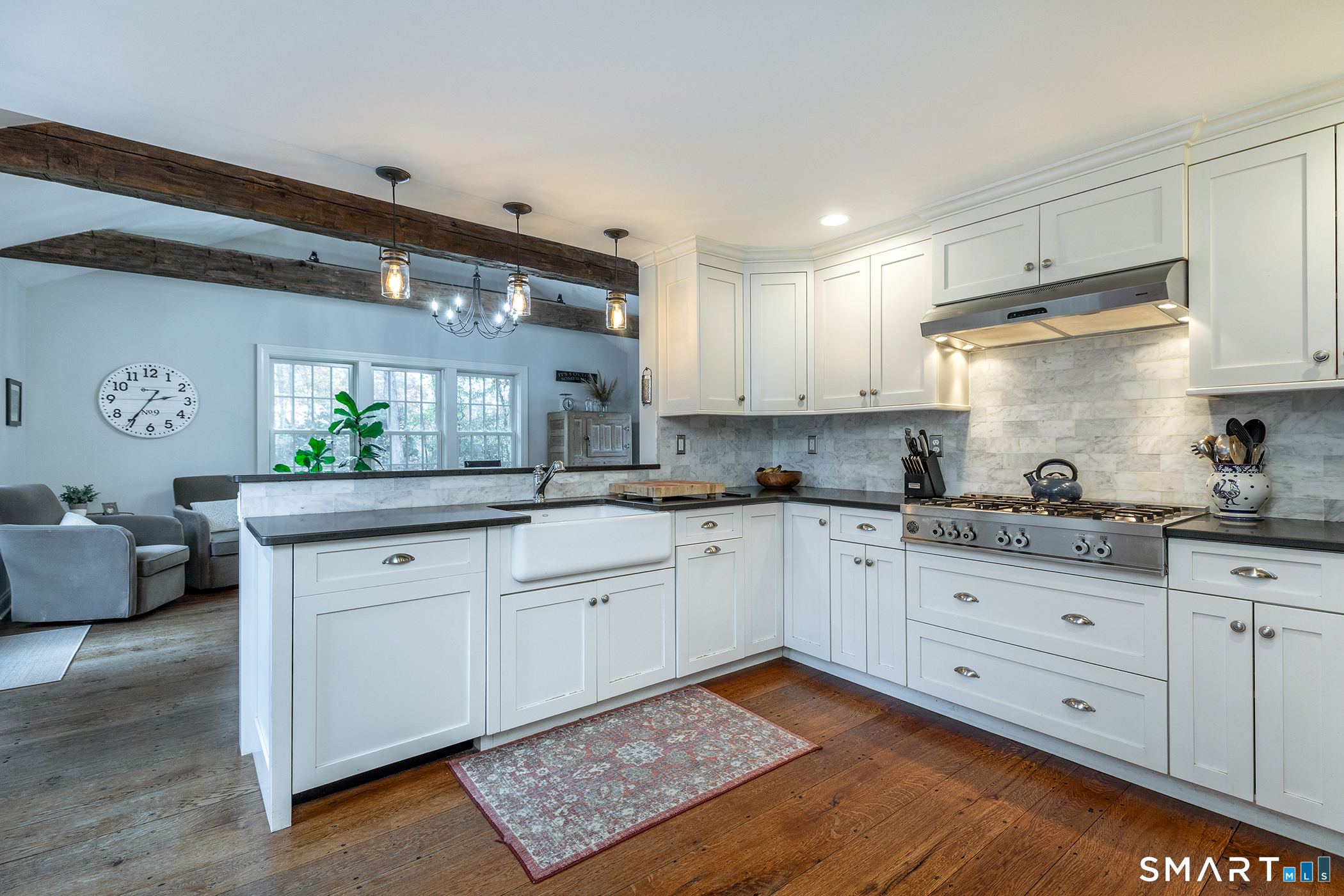 255 Woodbury Road photo 9