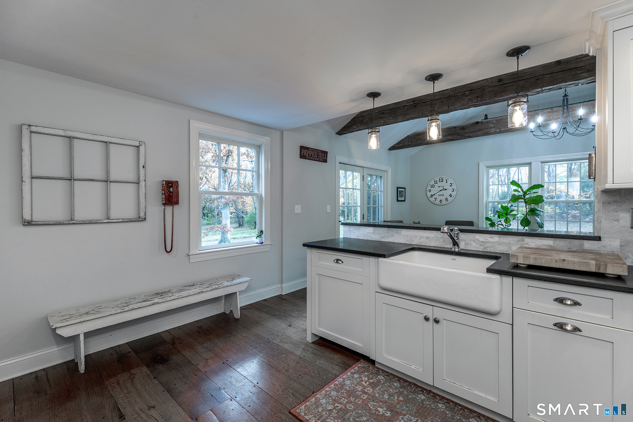 255 Woodbury Road photo 11