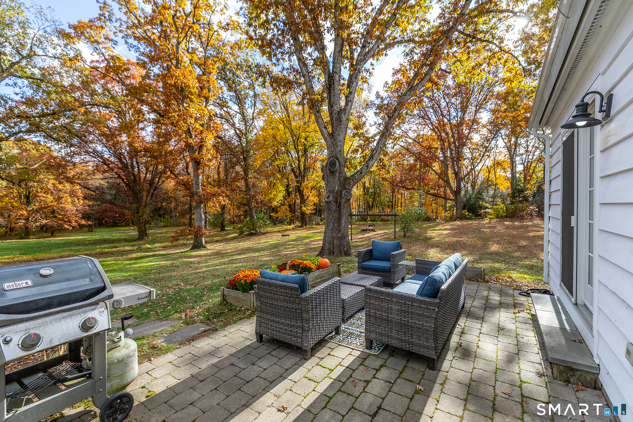 255 Woodbury Road photo 20