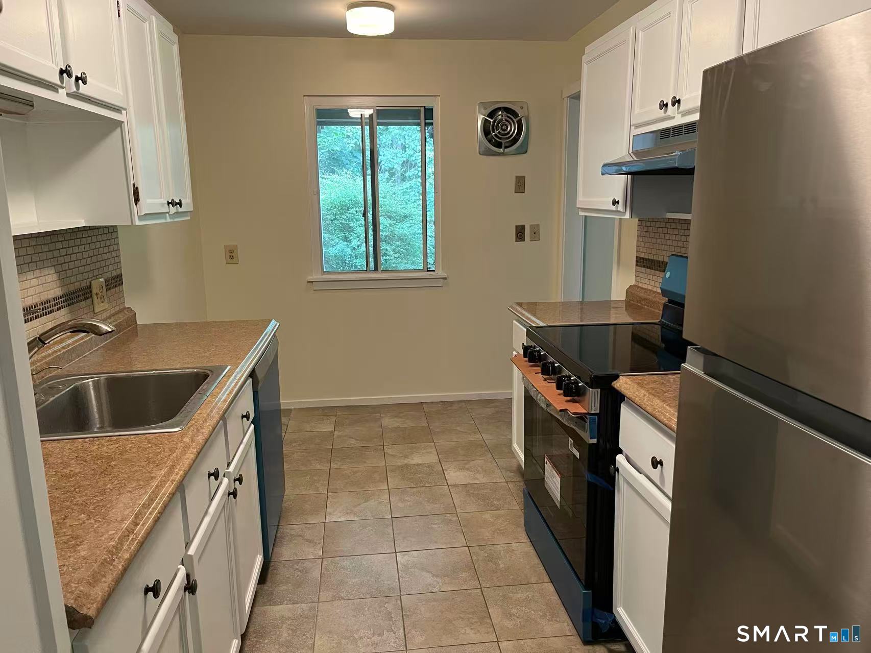 469 Heritage Village Unit #B photo 11