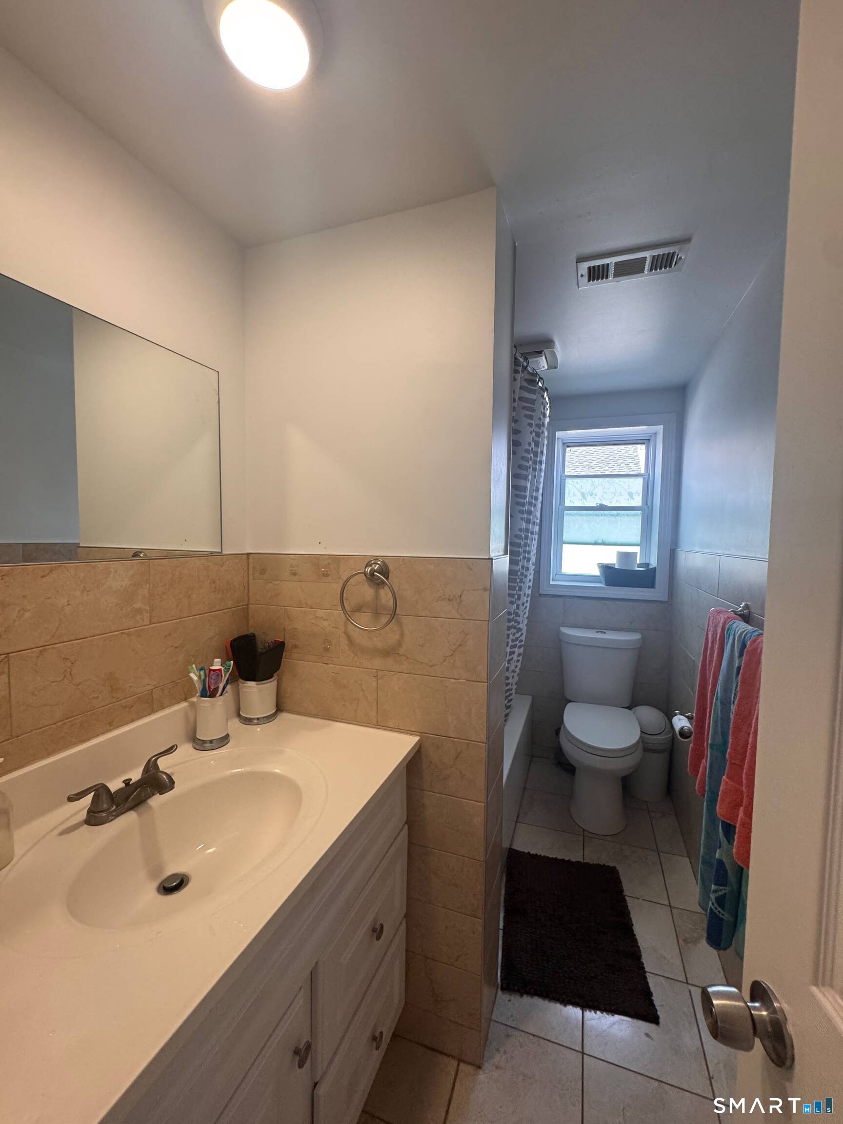 Foto 6 de 2 familias en venta en 106 Jones Avenue, Bridgeport, CT — $774,900