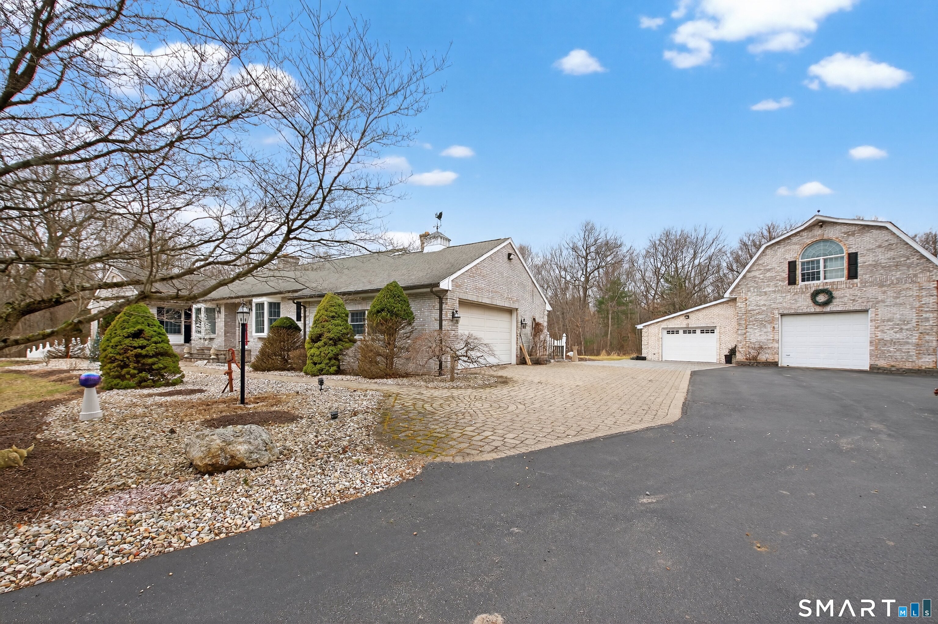 Photo 1 of Single family home for sale at 724 Strong Rd, South Windsor, CT 06074 | MLS# 24199912 | Listing updated on 2026-10-07