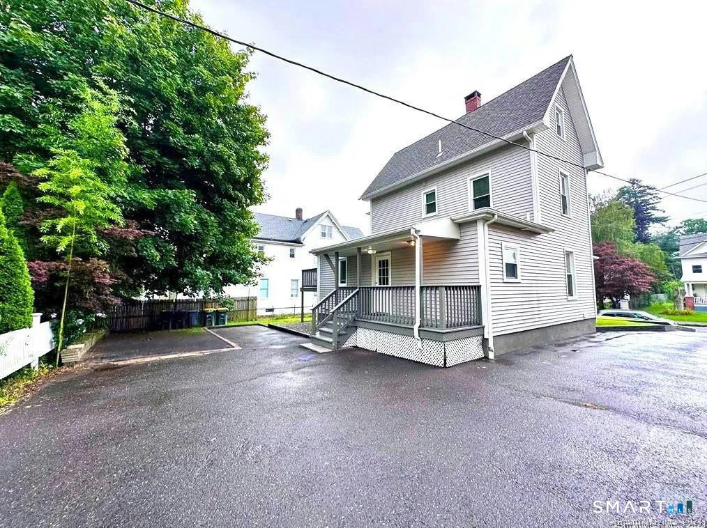 74 Howard Avenue photo 10