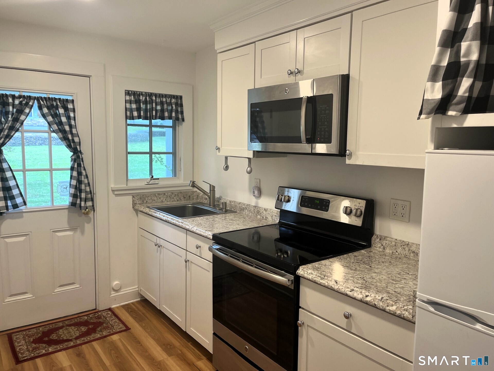 94 Honey Hill Road photo 2