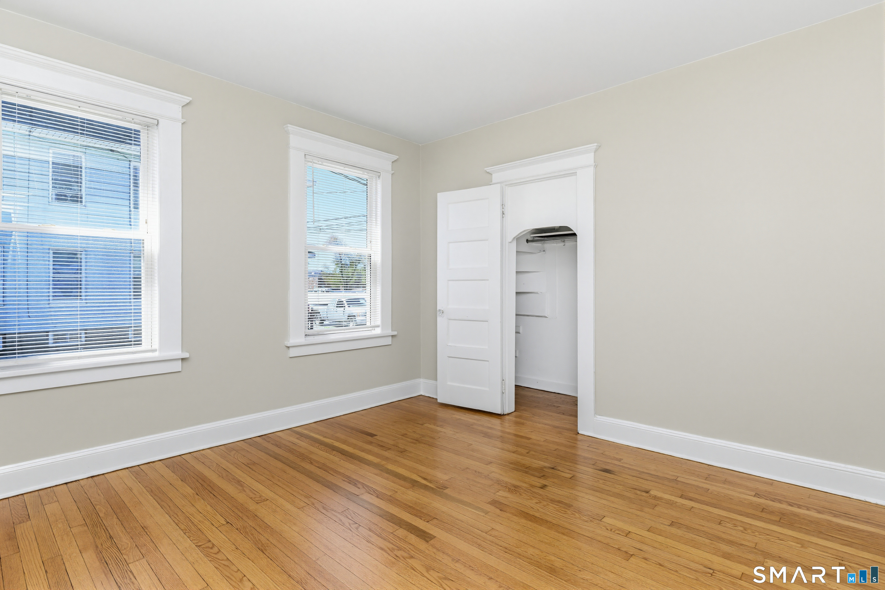 885 Grand Street photo 11