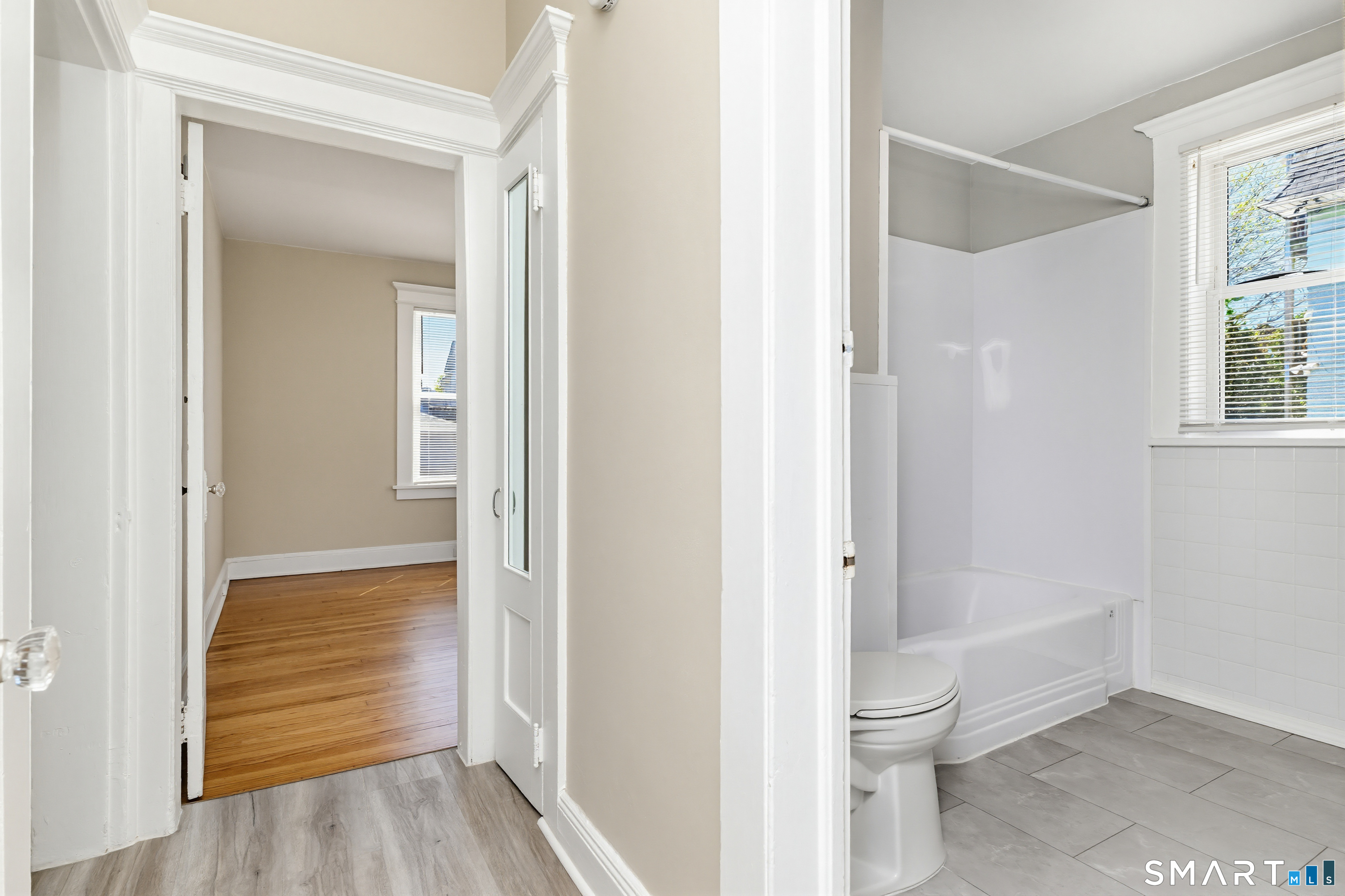 885 Grand Street photo 12