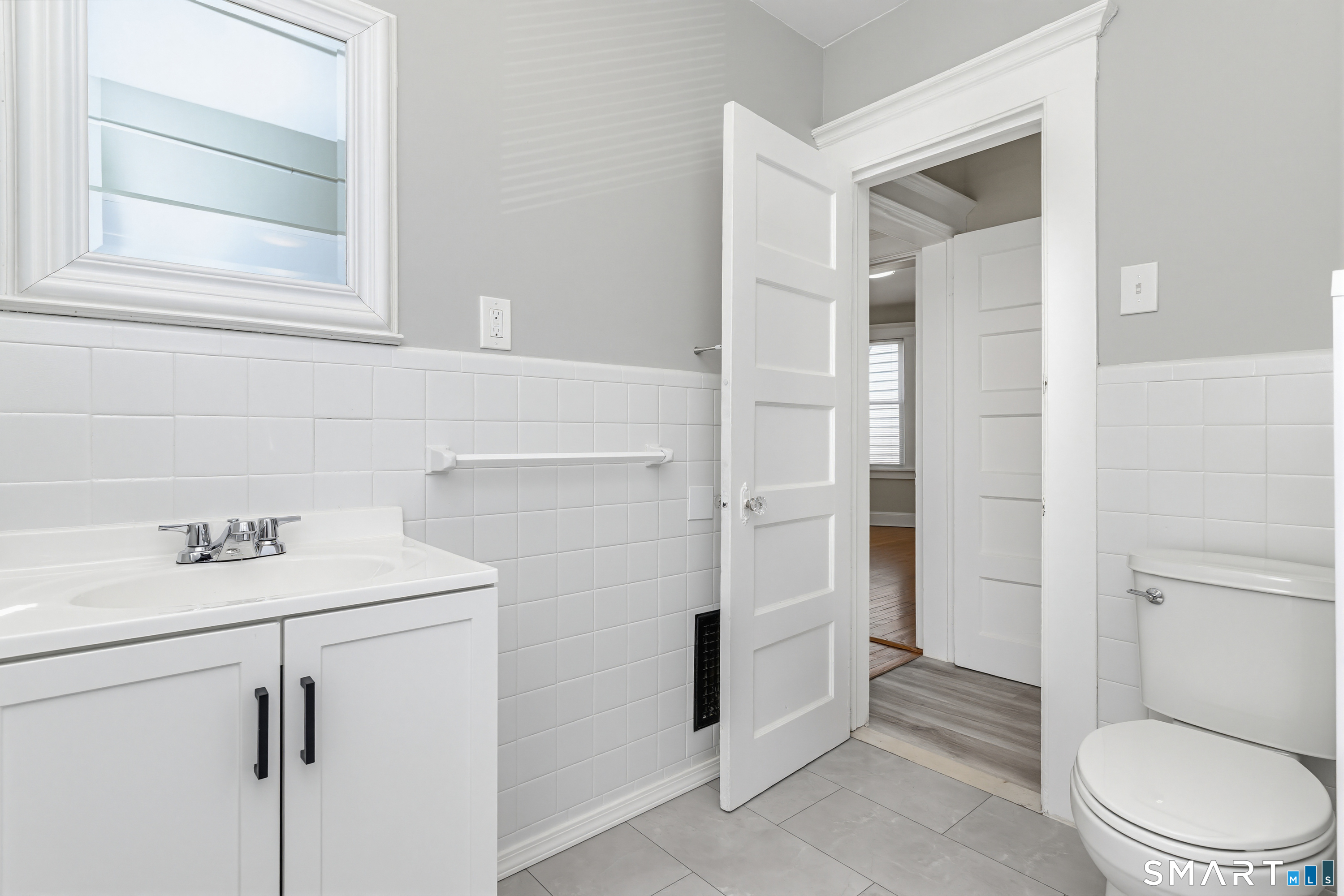 885 Grand Street photo 20