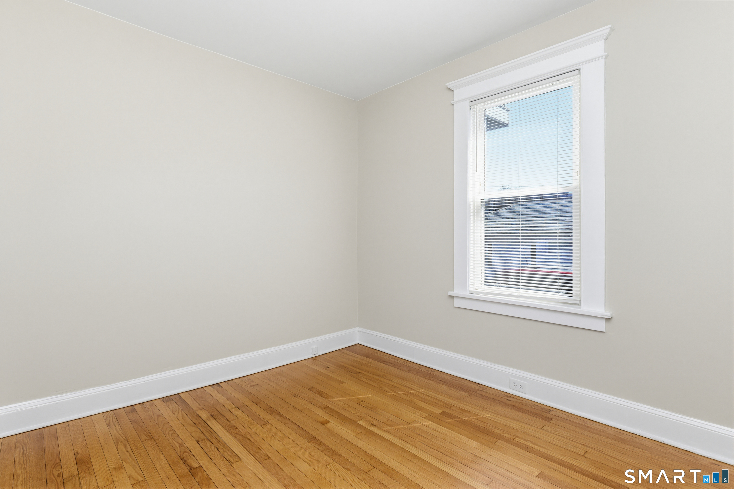 885 Grand Street photo 18