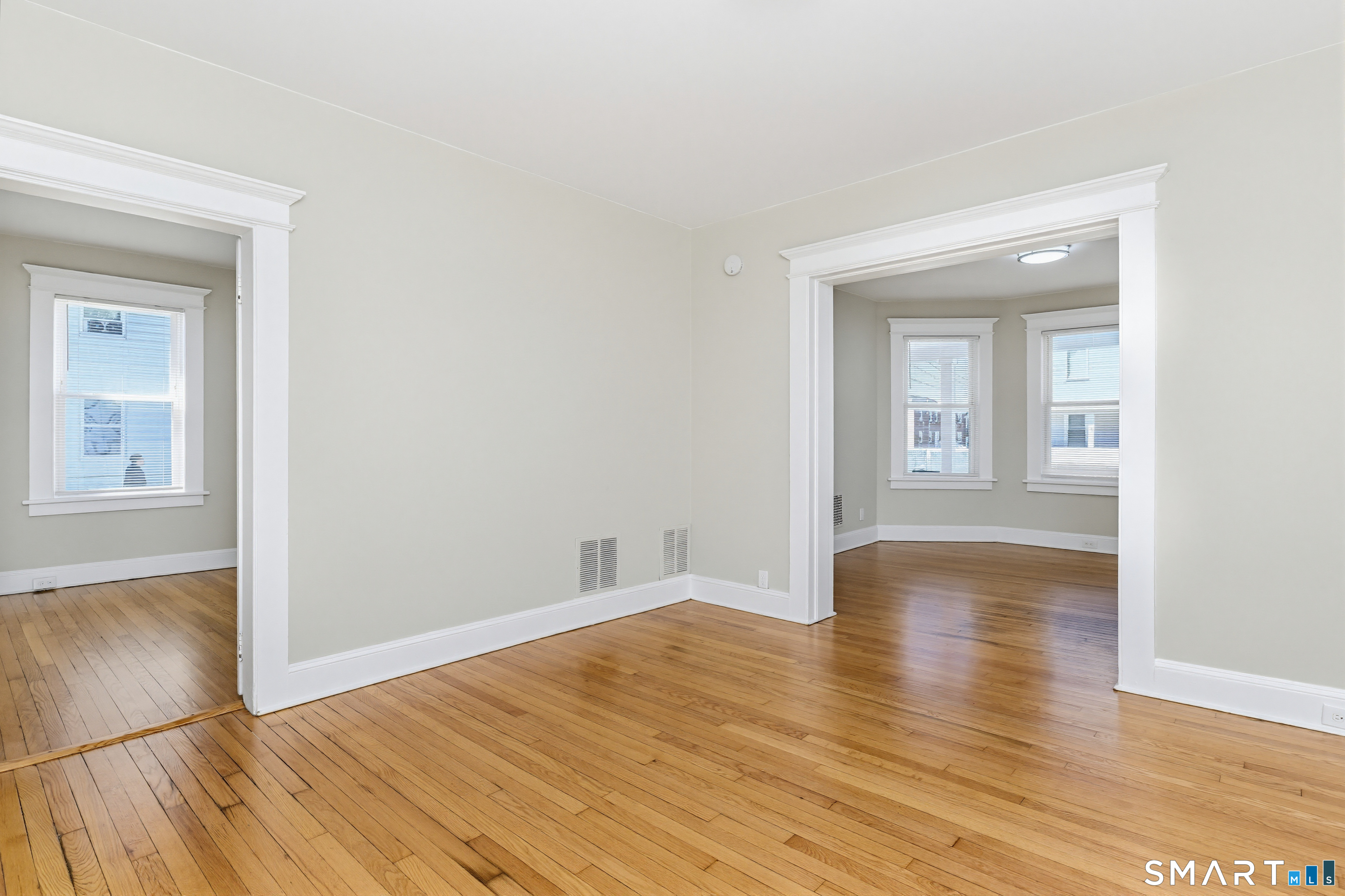 885 Grand Street photo 26