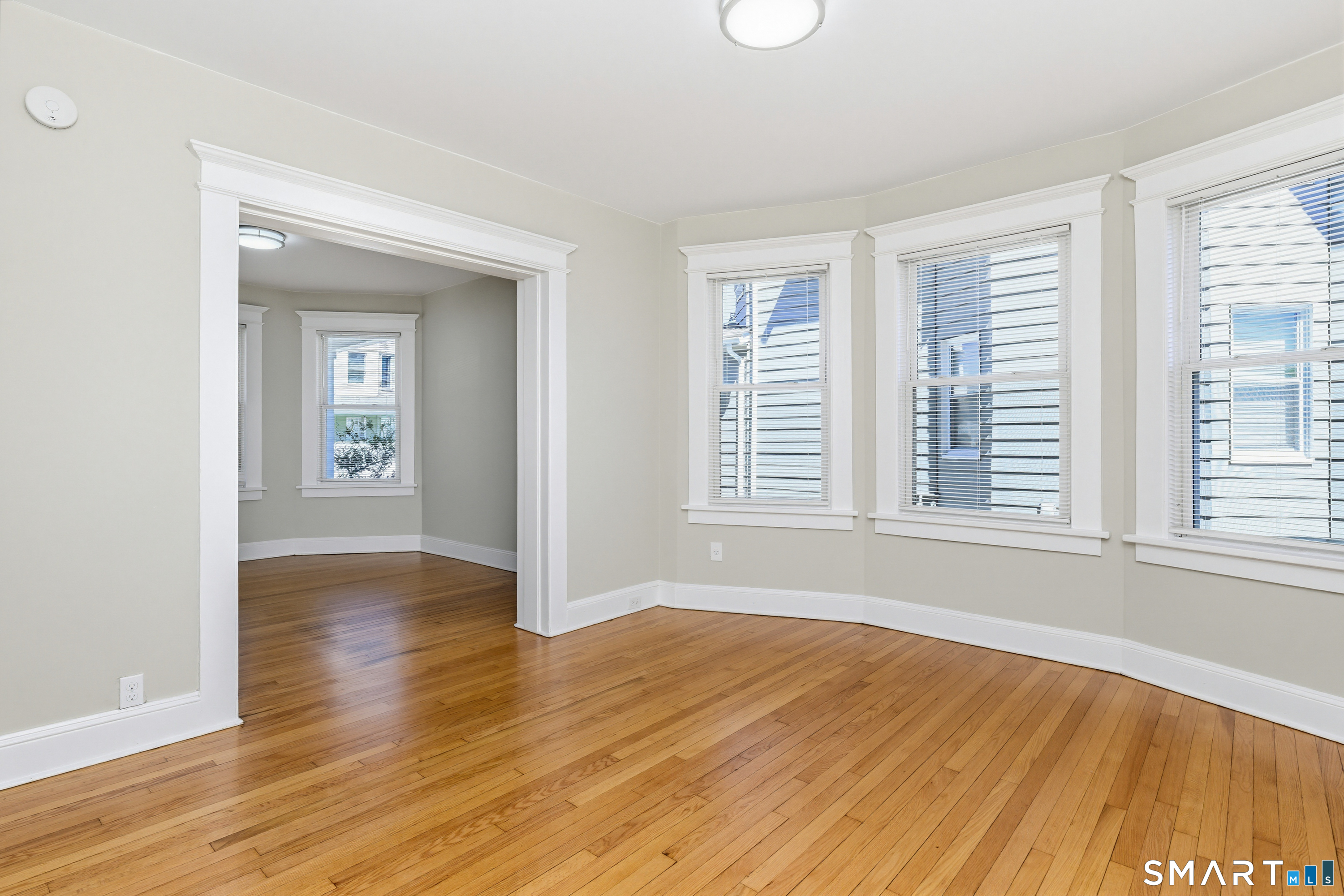 885 Grand Street photo 27