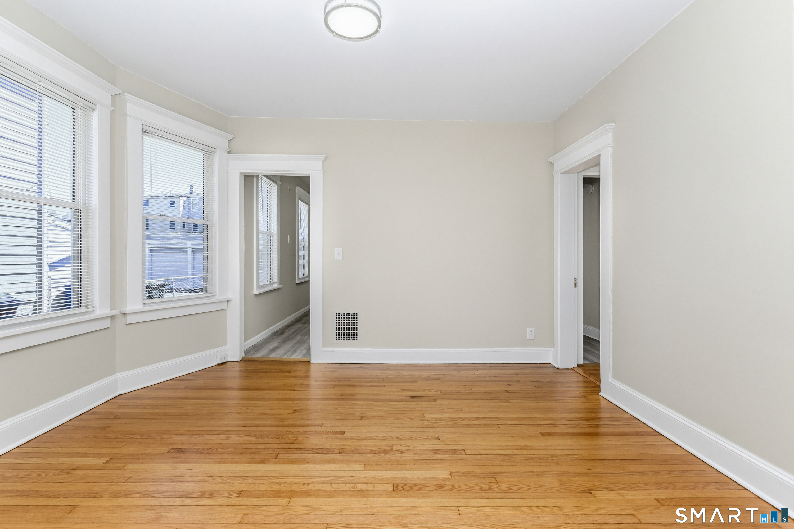 885 Grand Street photo 28
