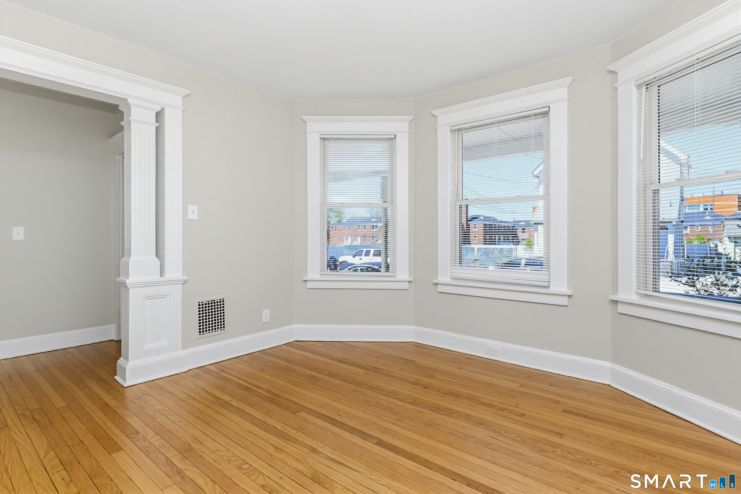 885 Grand Street photo 29