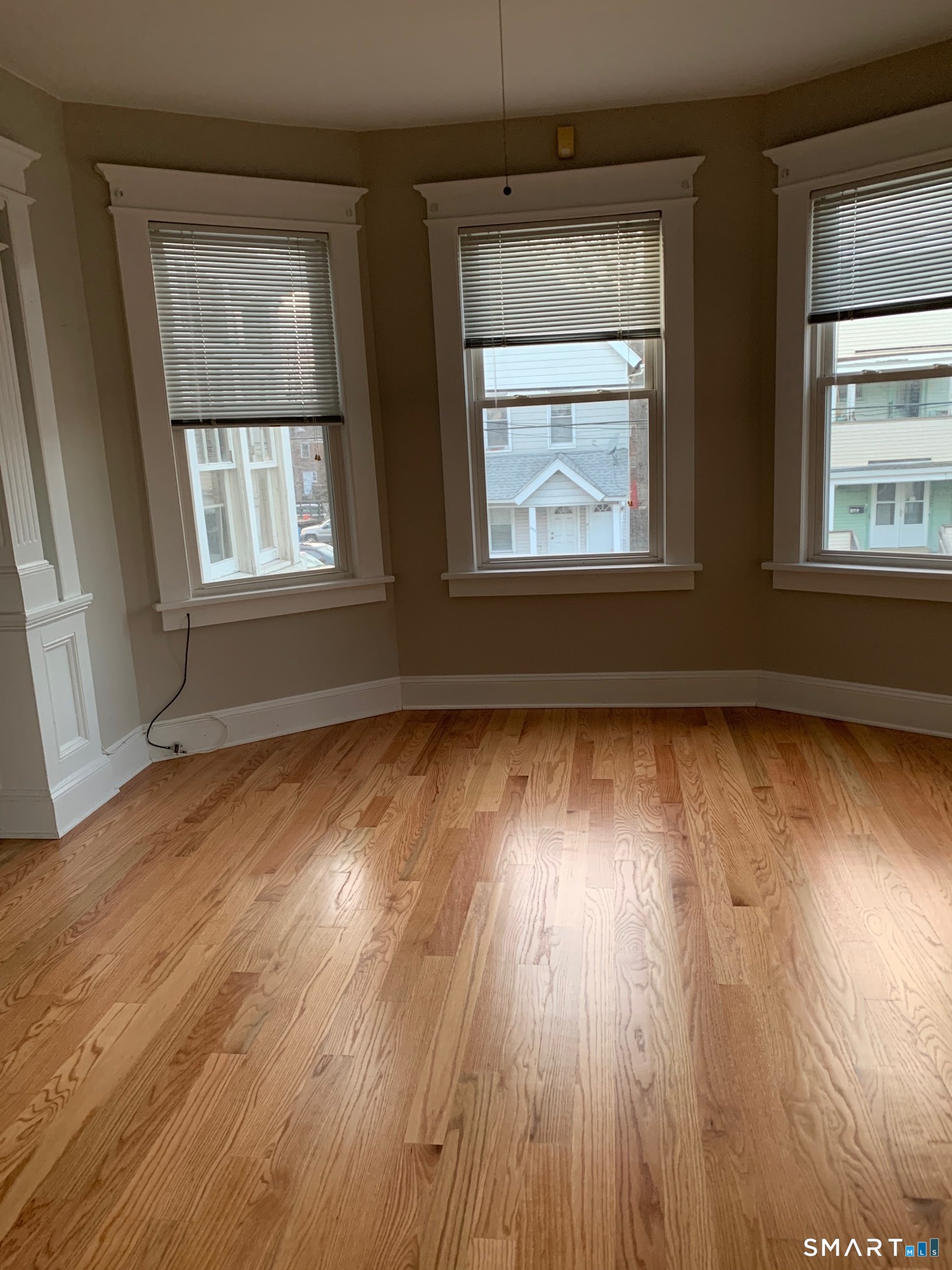 885 Grand Street photo 31