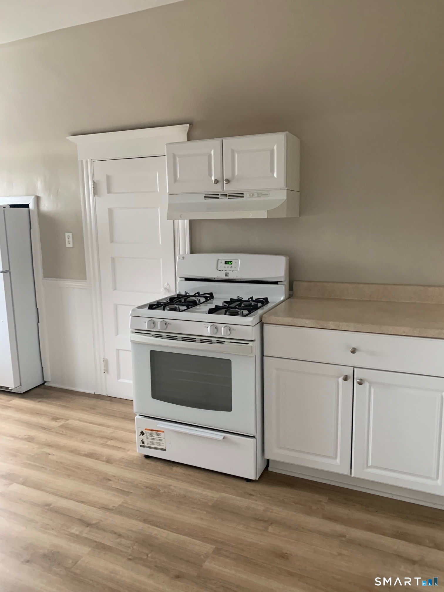 885 Grand Street photo 33