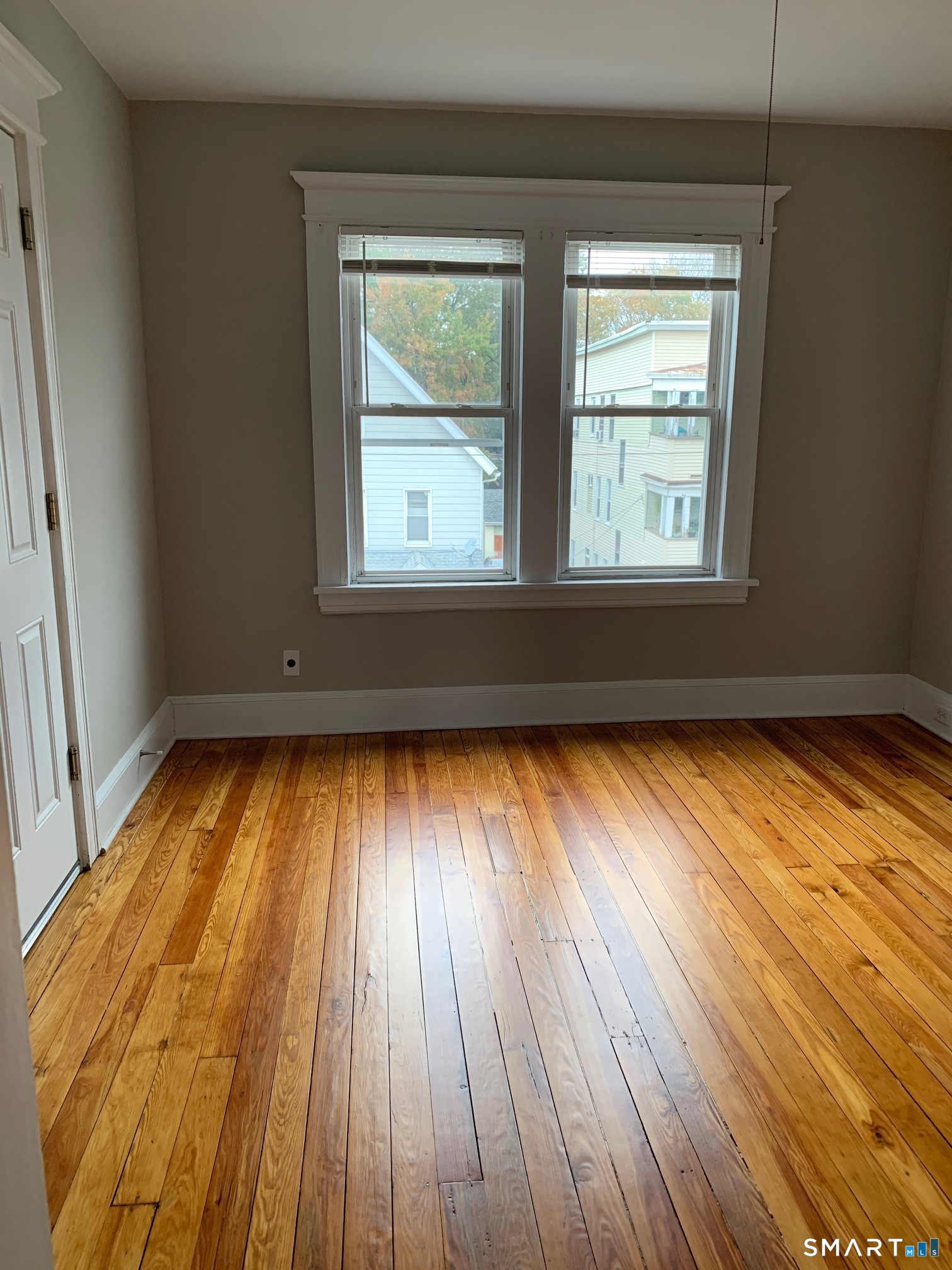 885 Grand Street photo 35