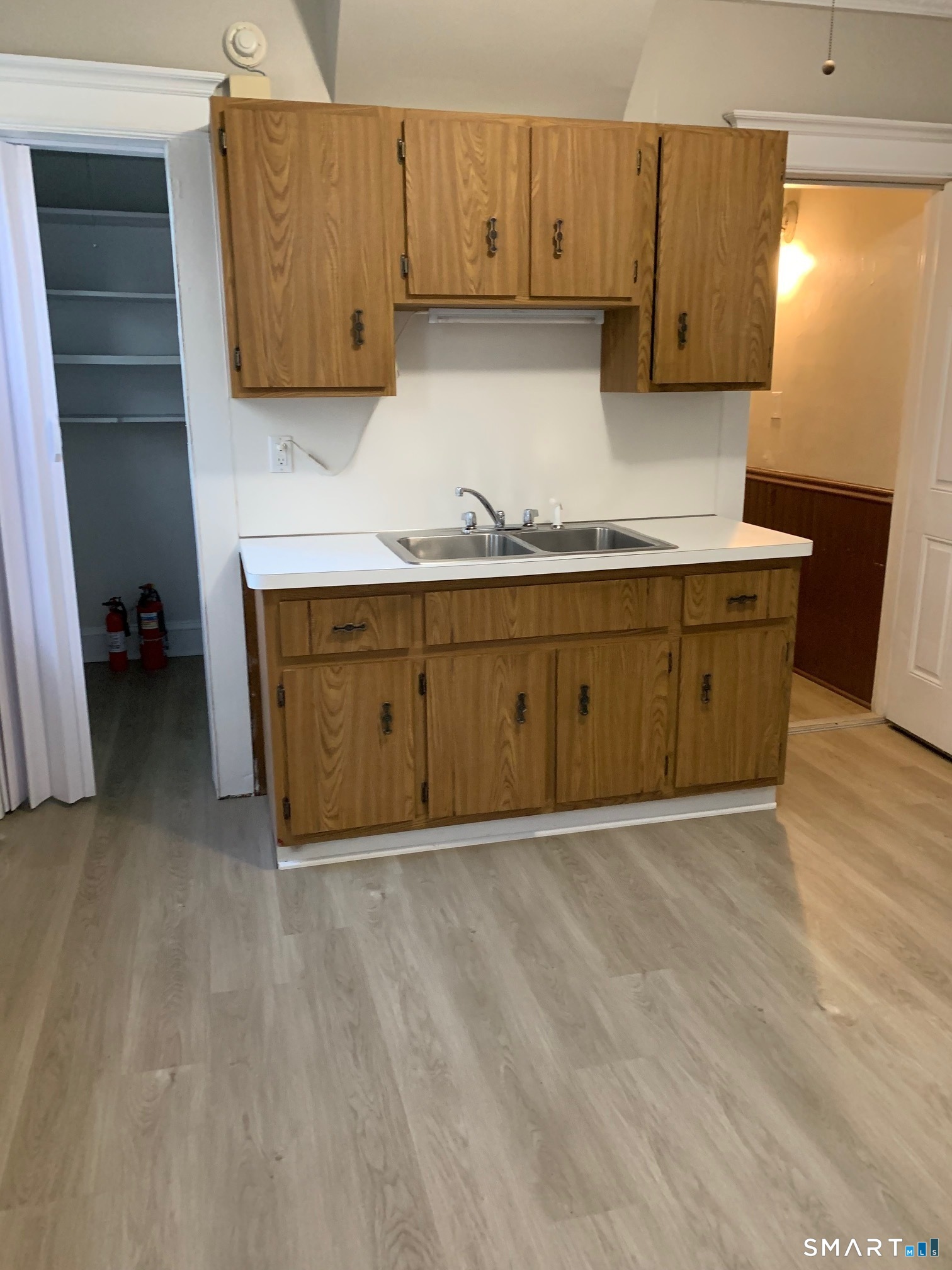 885 Grand Street photo 39