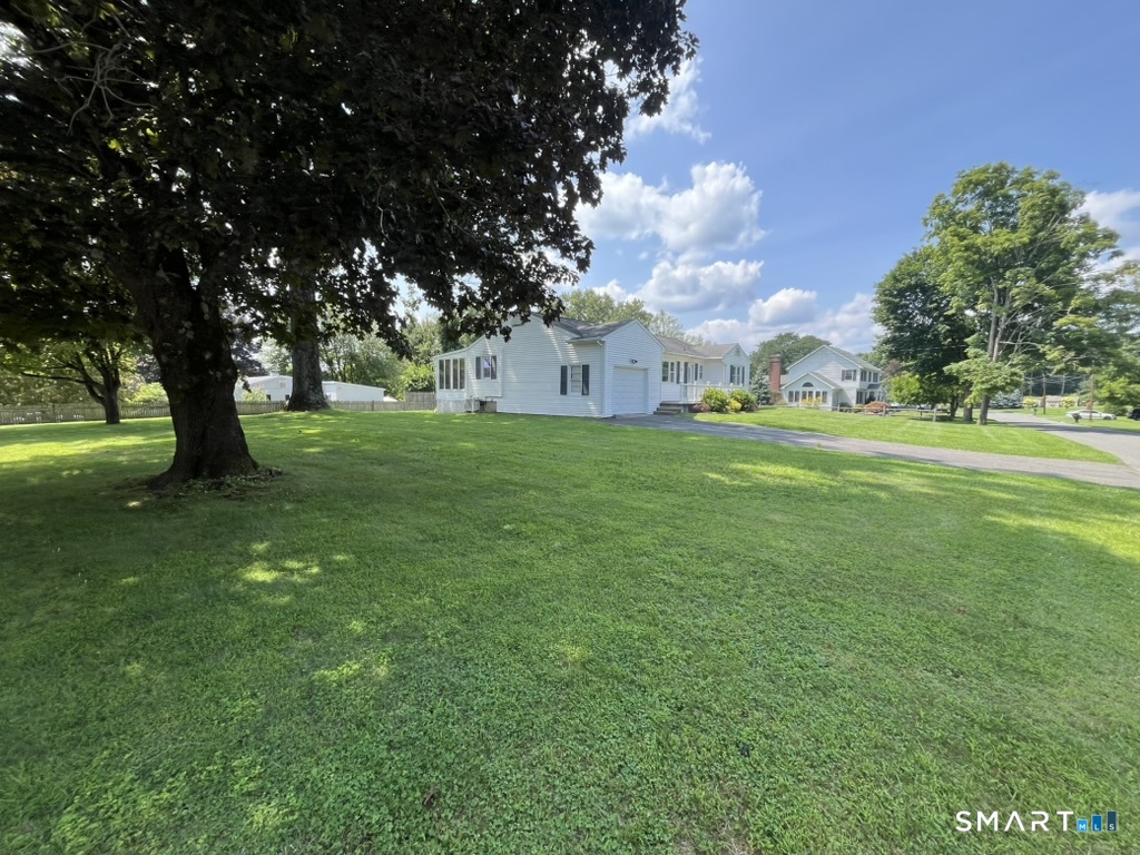 21 Brookfield Meadows Road photo 3