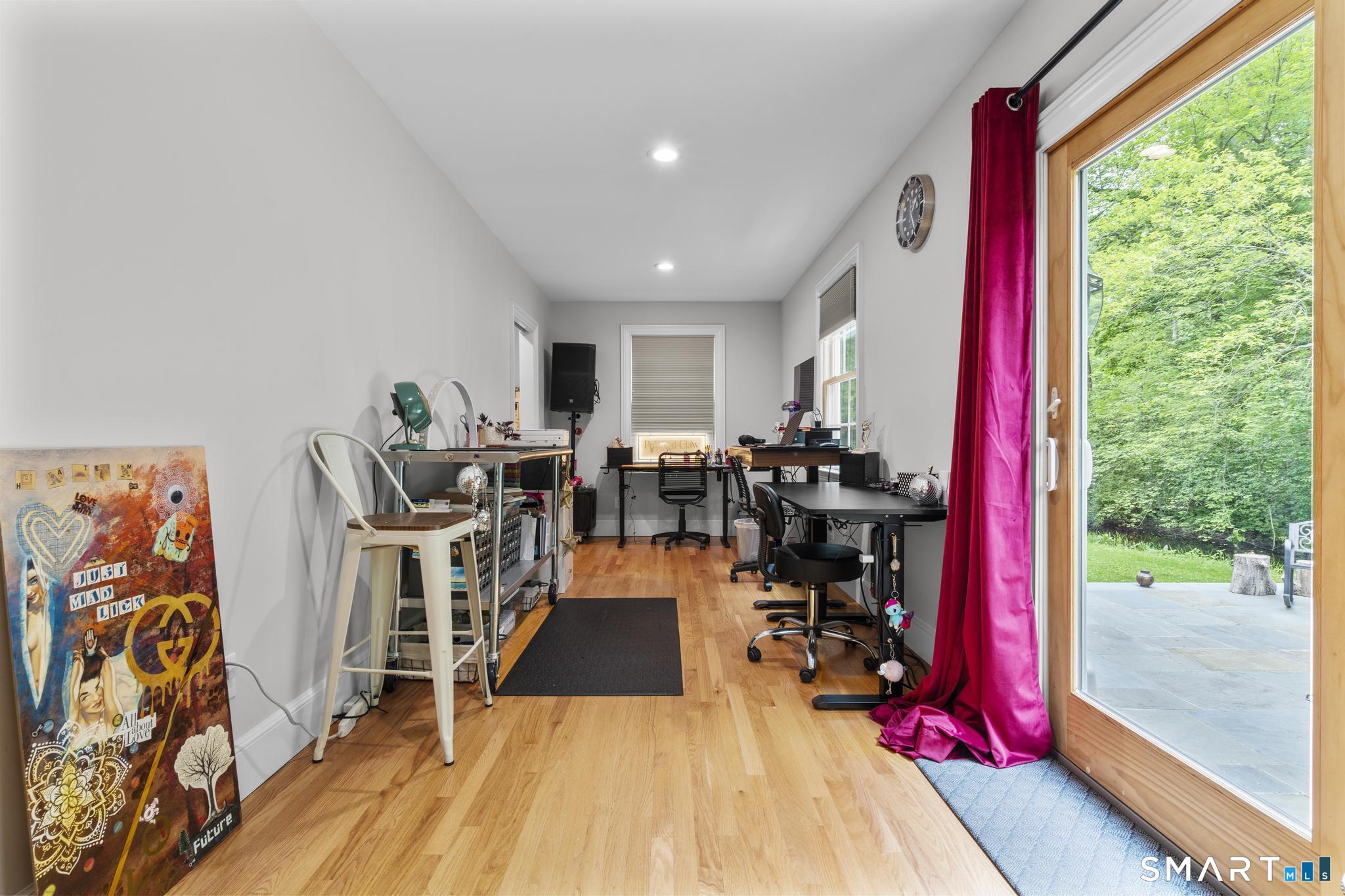 35 Armstrong Road photo 13