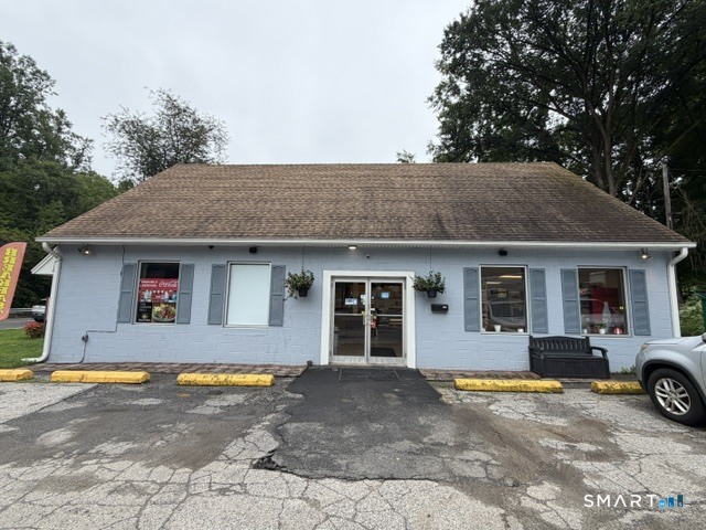132 New Haven Road photo 3
