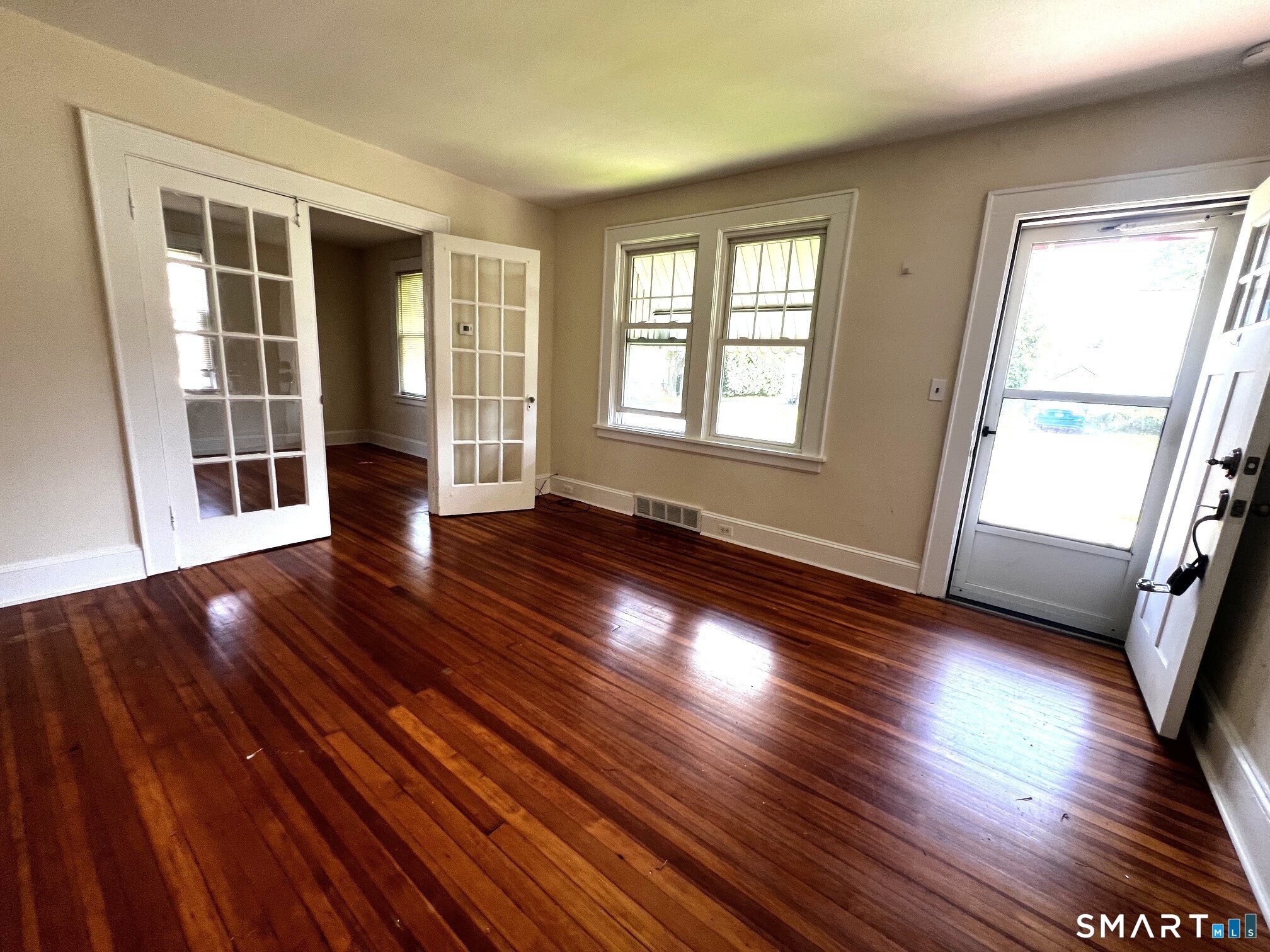 243 Henry Avenue photo 2