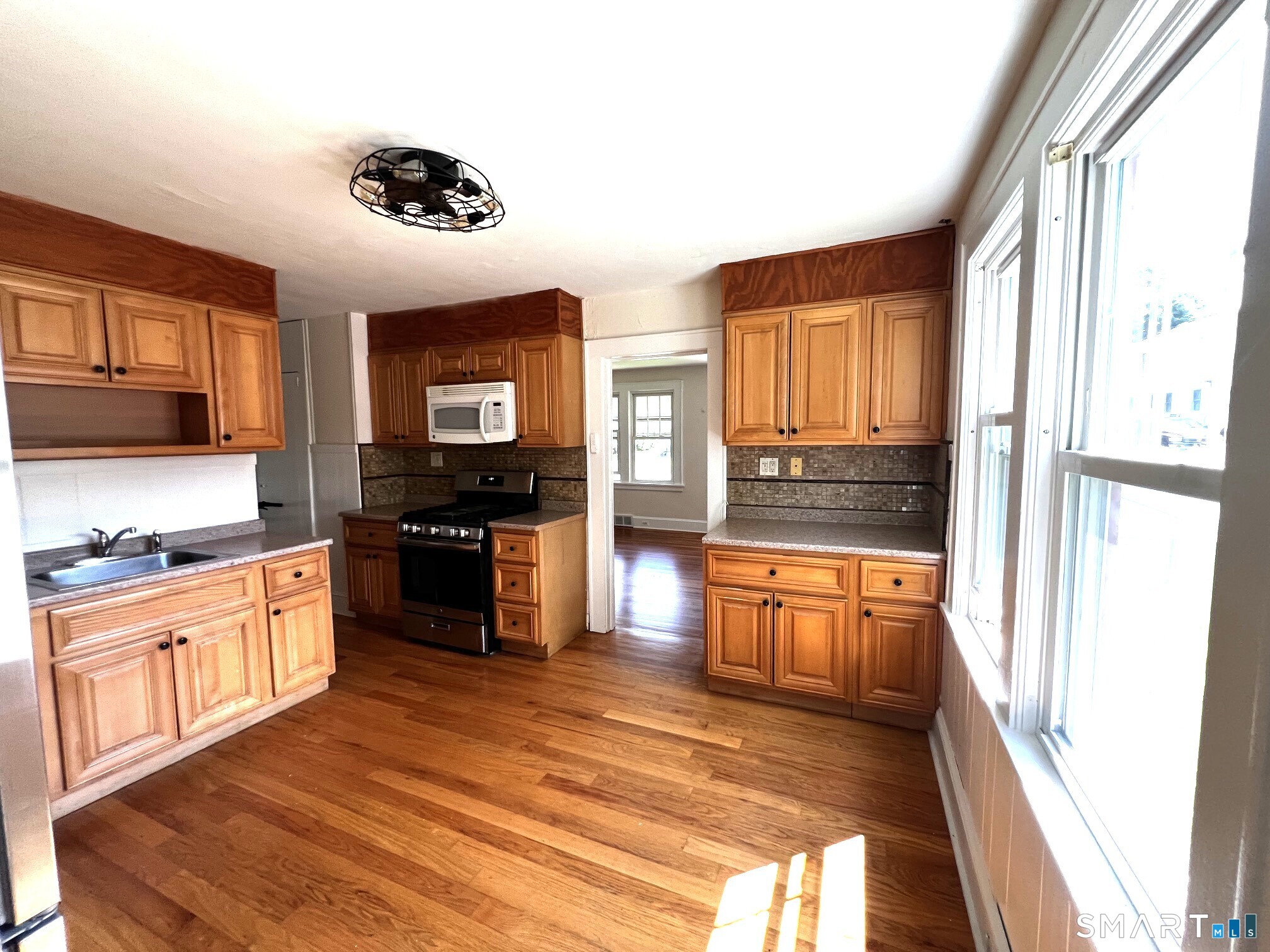 243 Henry Avenue photo 3
