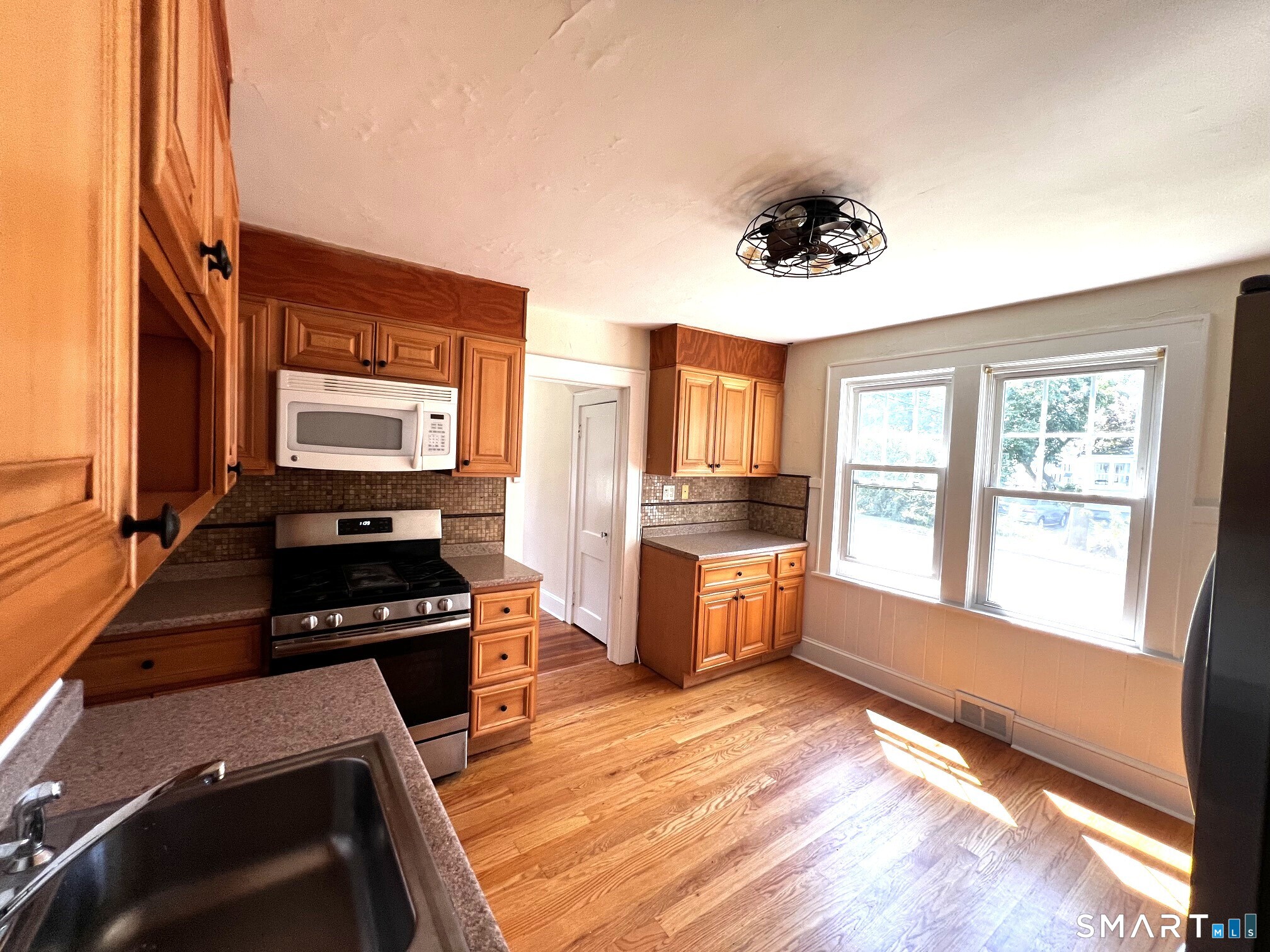 243 Henry Avenue photo 4