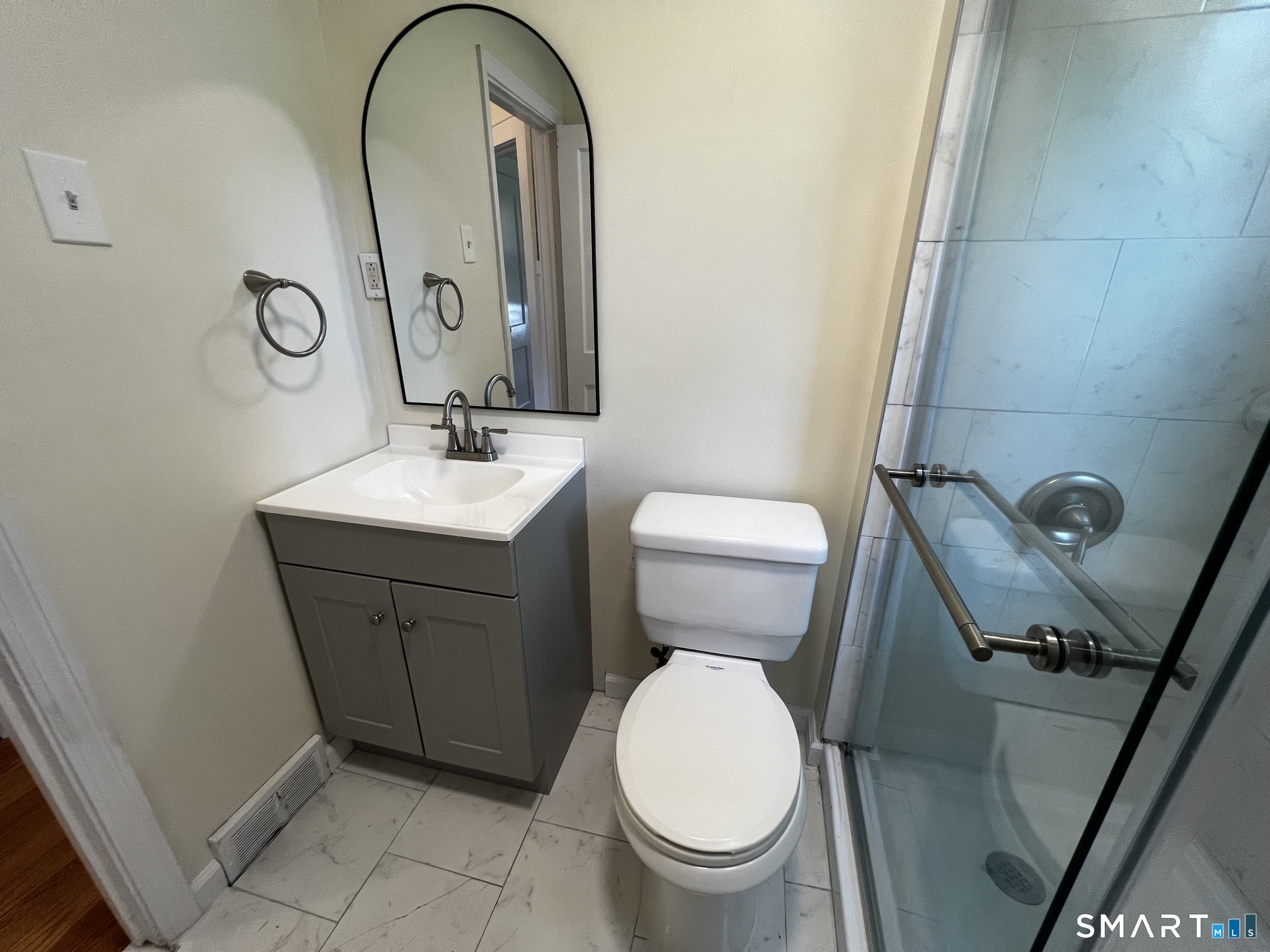 243 Henry Avenue photo 8