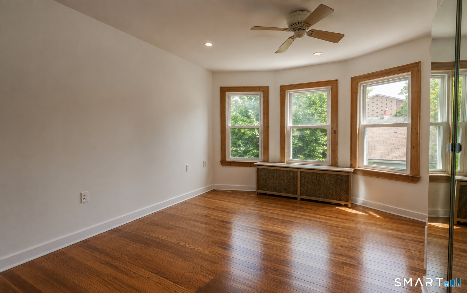 53 Davis Avenue photo 3