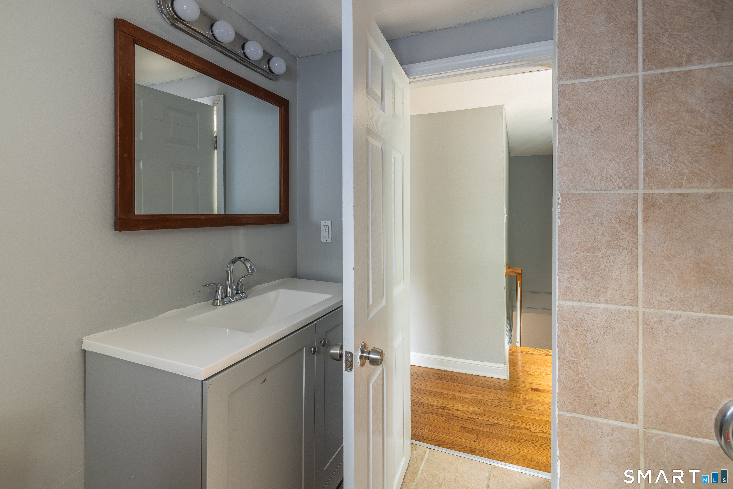 166 Earl Avenue photo 13