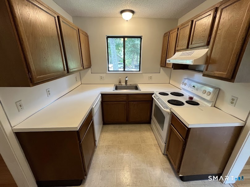 302 Heritage Village Unit #A photo 7