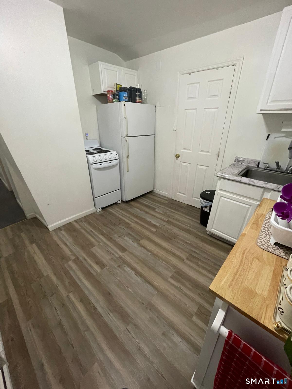 981 William Street photo 12