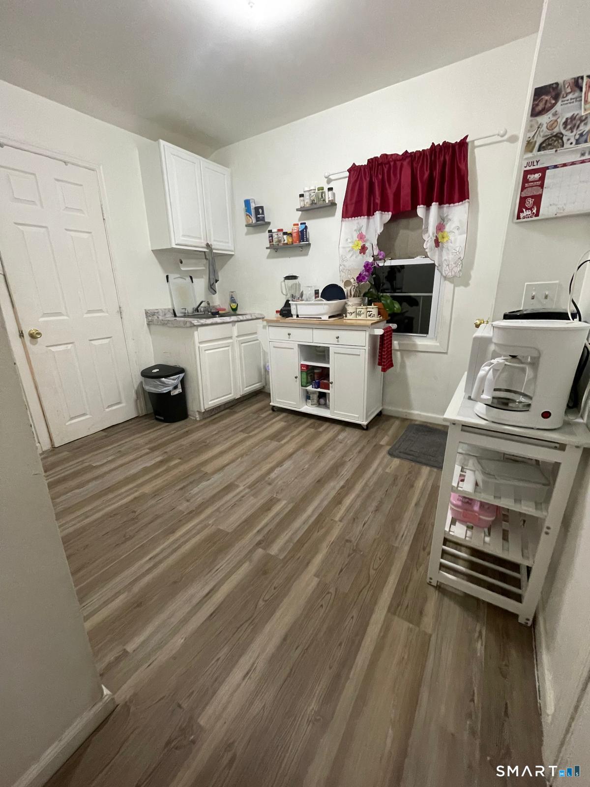 981 William Street photo 14