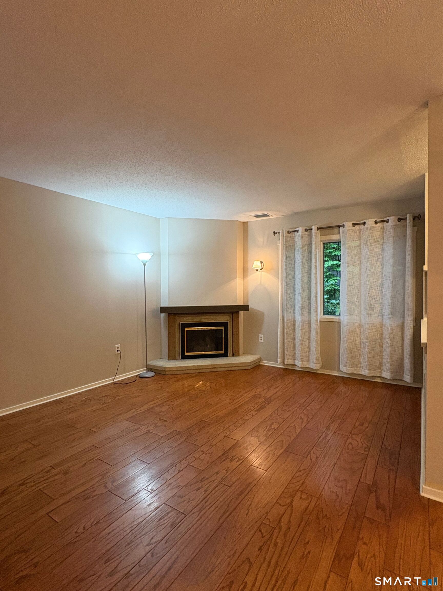 3 Willow Lane photo 6